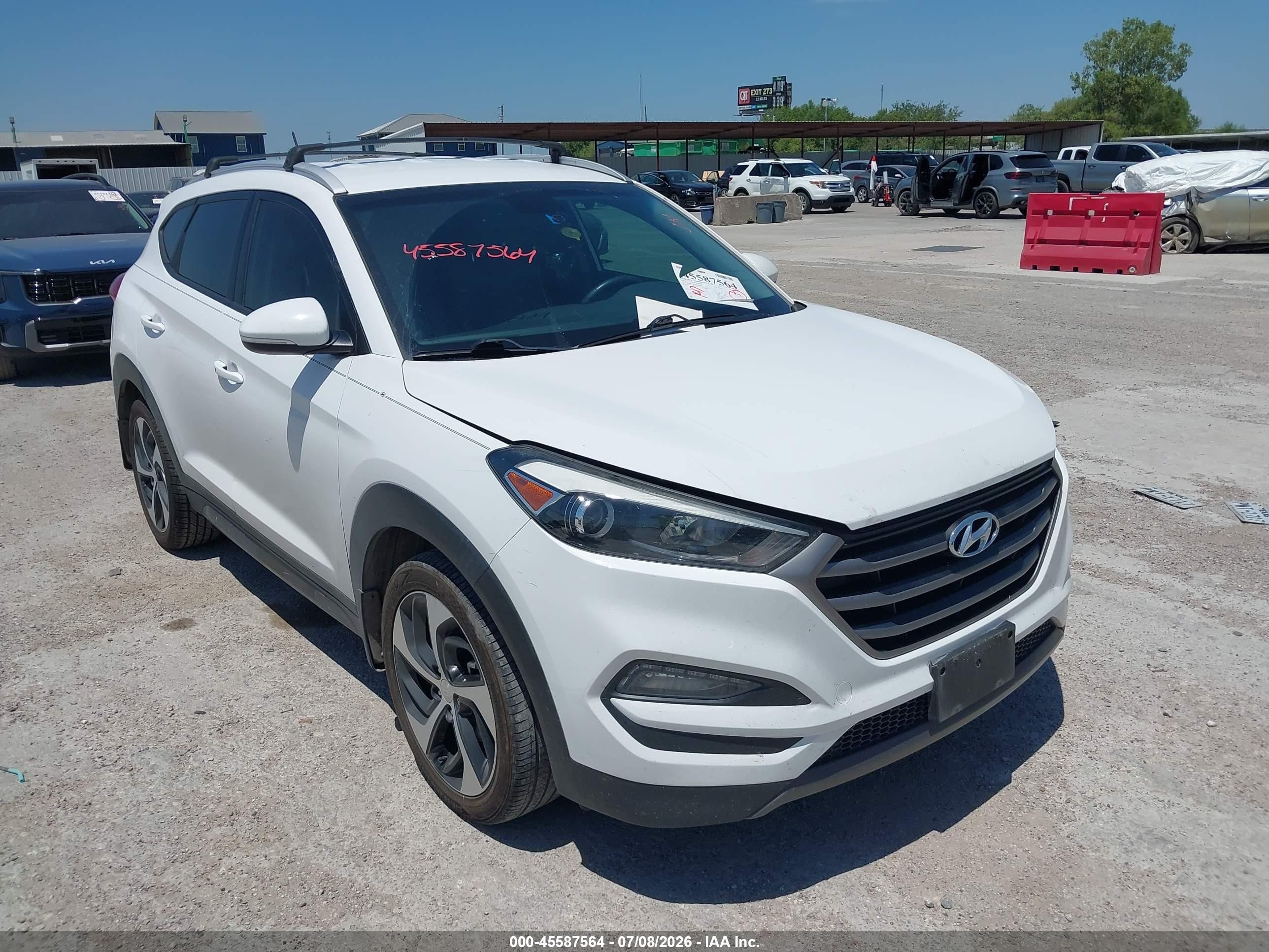 2016 Hyundai Tucson Sport, VIN KM8J33A27GU088556 — Rear end