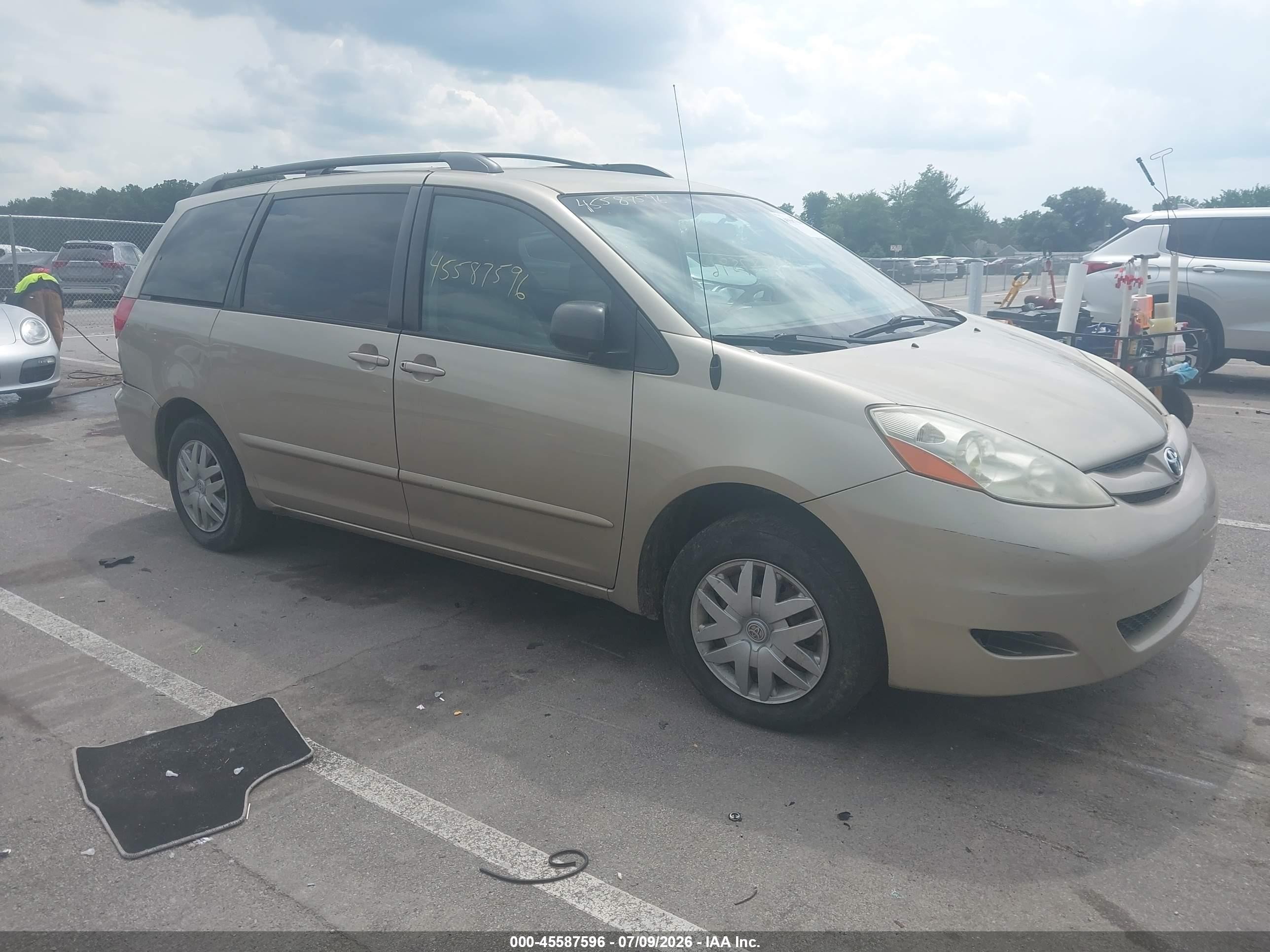 2006 Toyota Sienna LE, VIN 5TDZA23C96S585835 — Перед