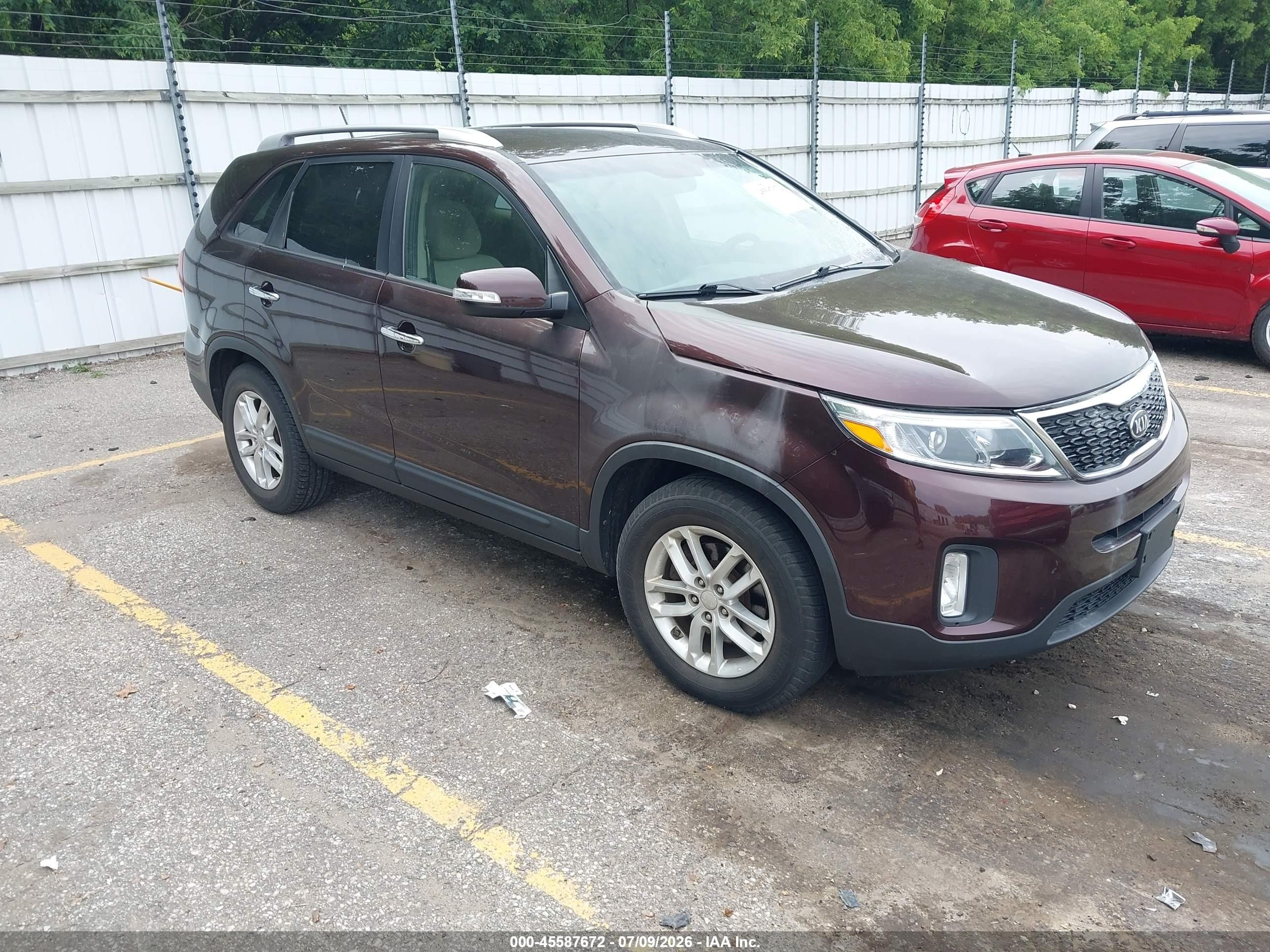 2014 Kia Sorento LX, VIN 5XYKT3A62EG450948 — Engine fire