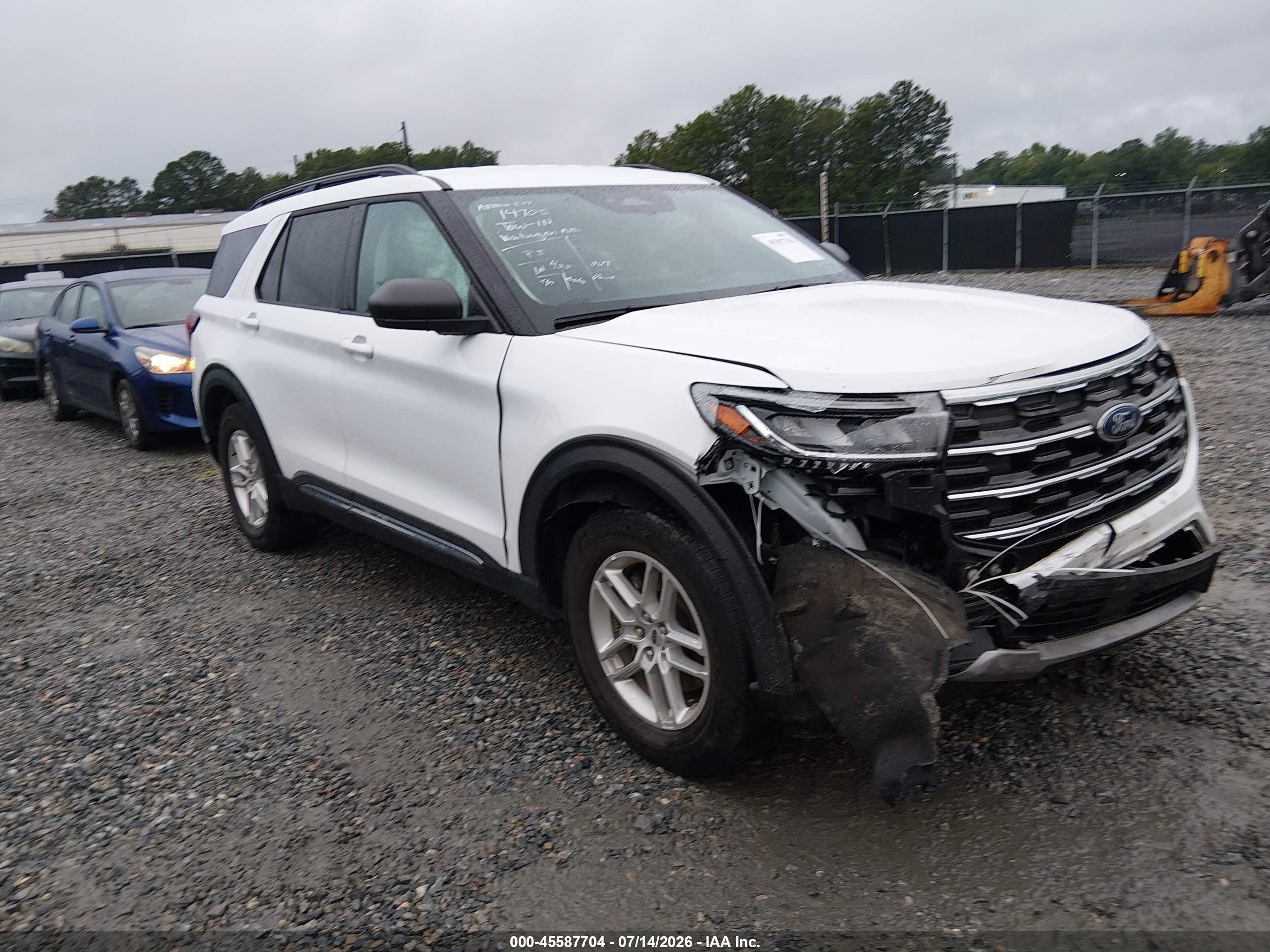 2025 Ford Explorer Active, VIN 1FMUK7DH0SGA57826 — Перед