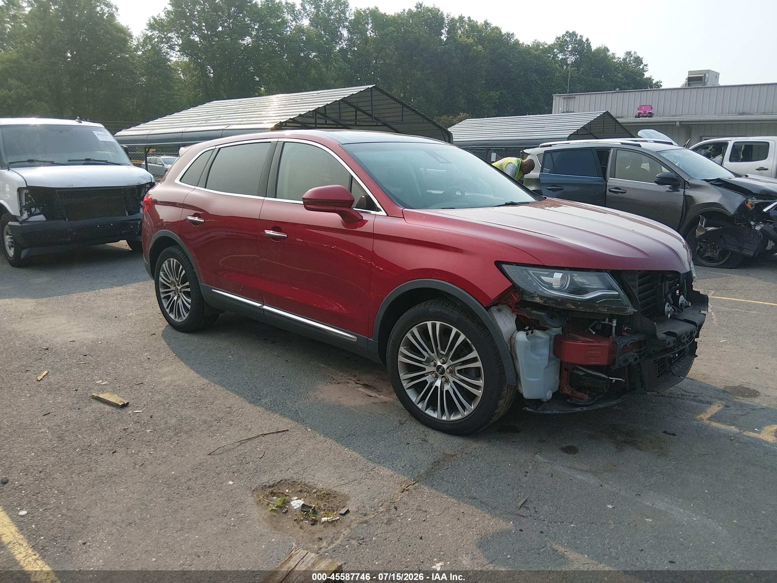 2016 Lincoln MKX Reserve, VIN 2LMTJ8LR0GBL38252 — Front end