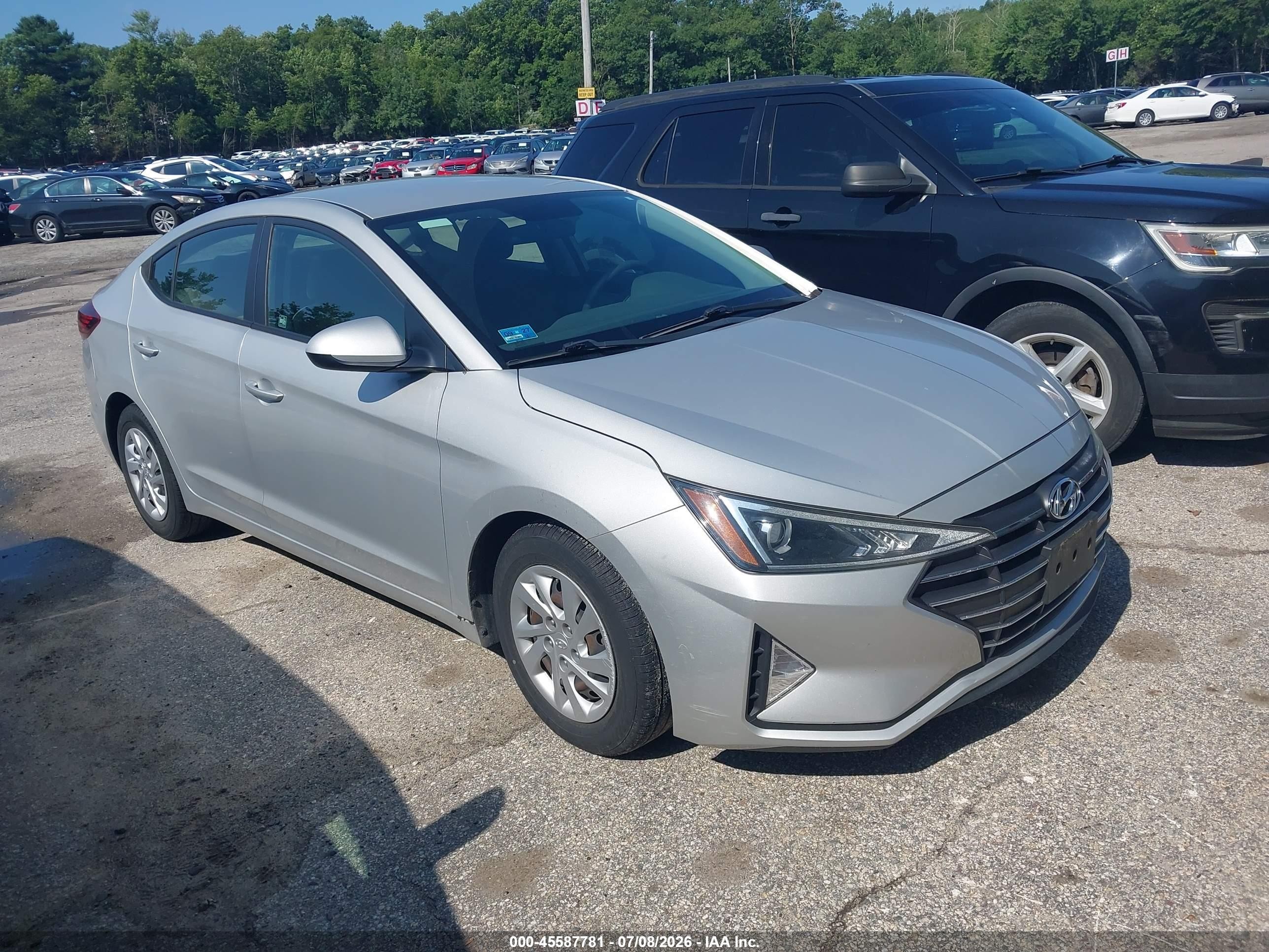 2019 Hyundai Elantra SE, VIN 5NPD74LF6KH492236 — Normal wear