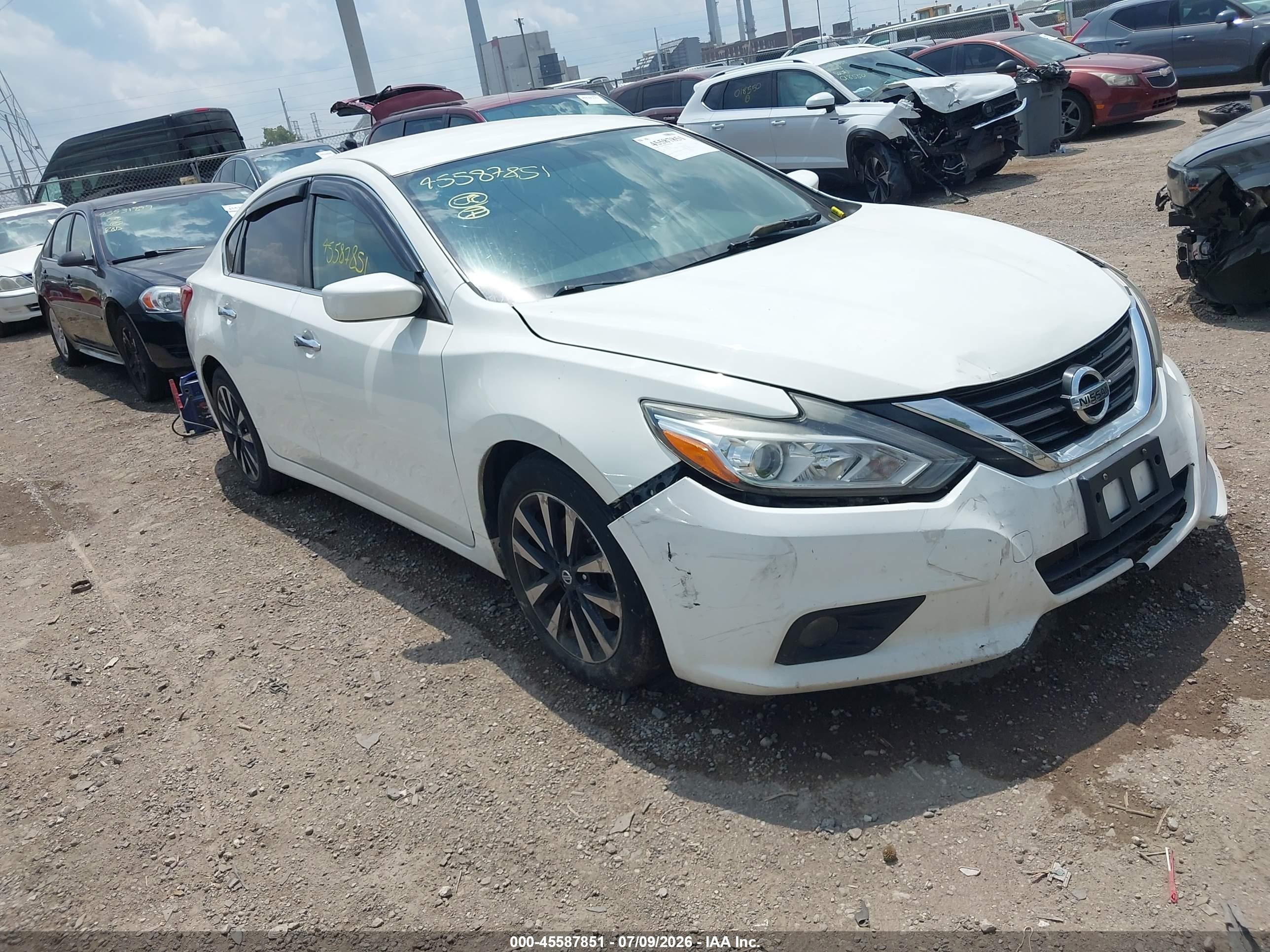 2018 Nissan Altima SV, VIN 1N4AL3AP4JC175253 — Front end