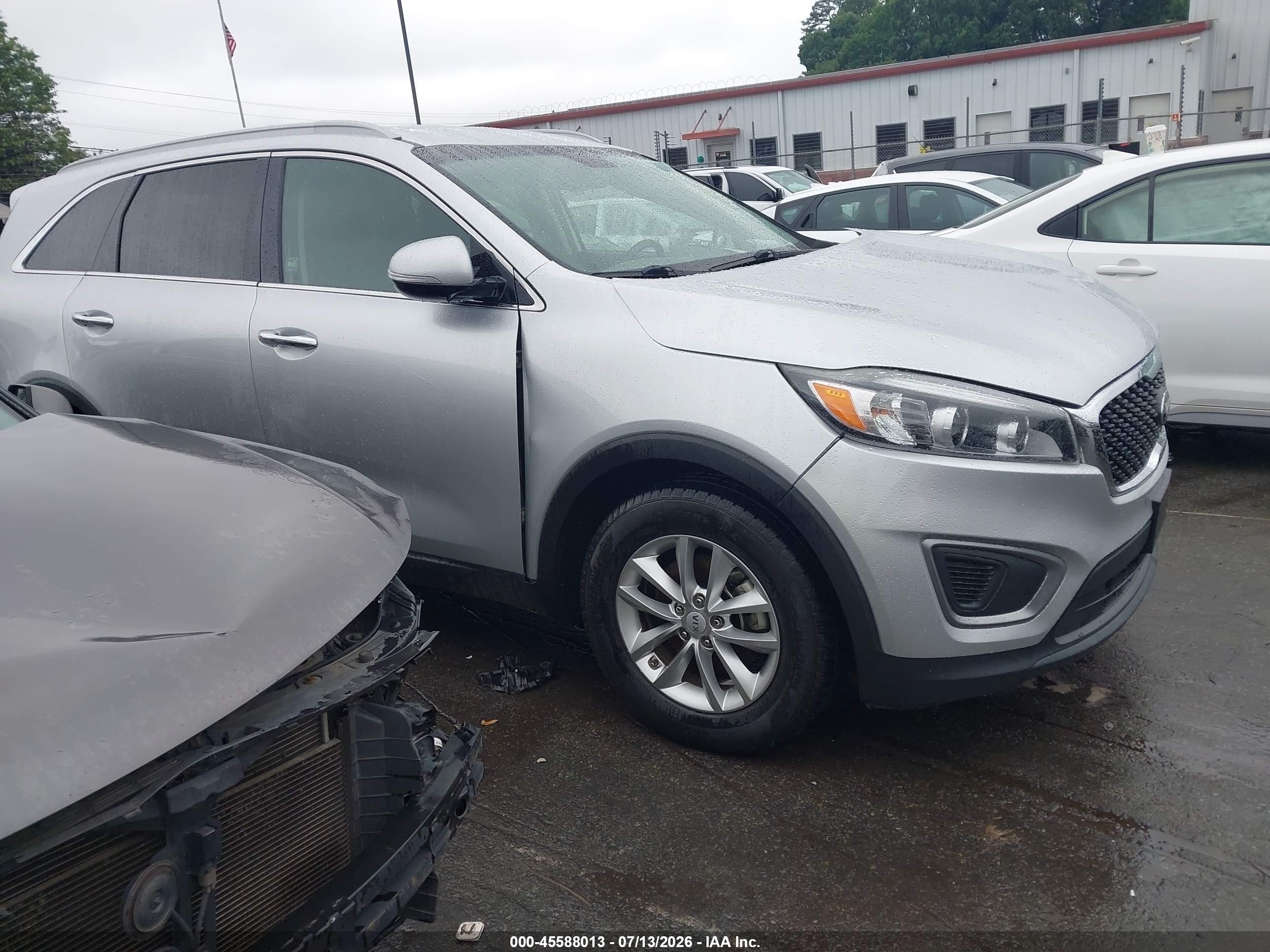 2016 Kia Sorento LX, VIN 5XYPG4A31GG019736 — Front end