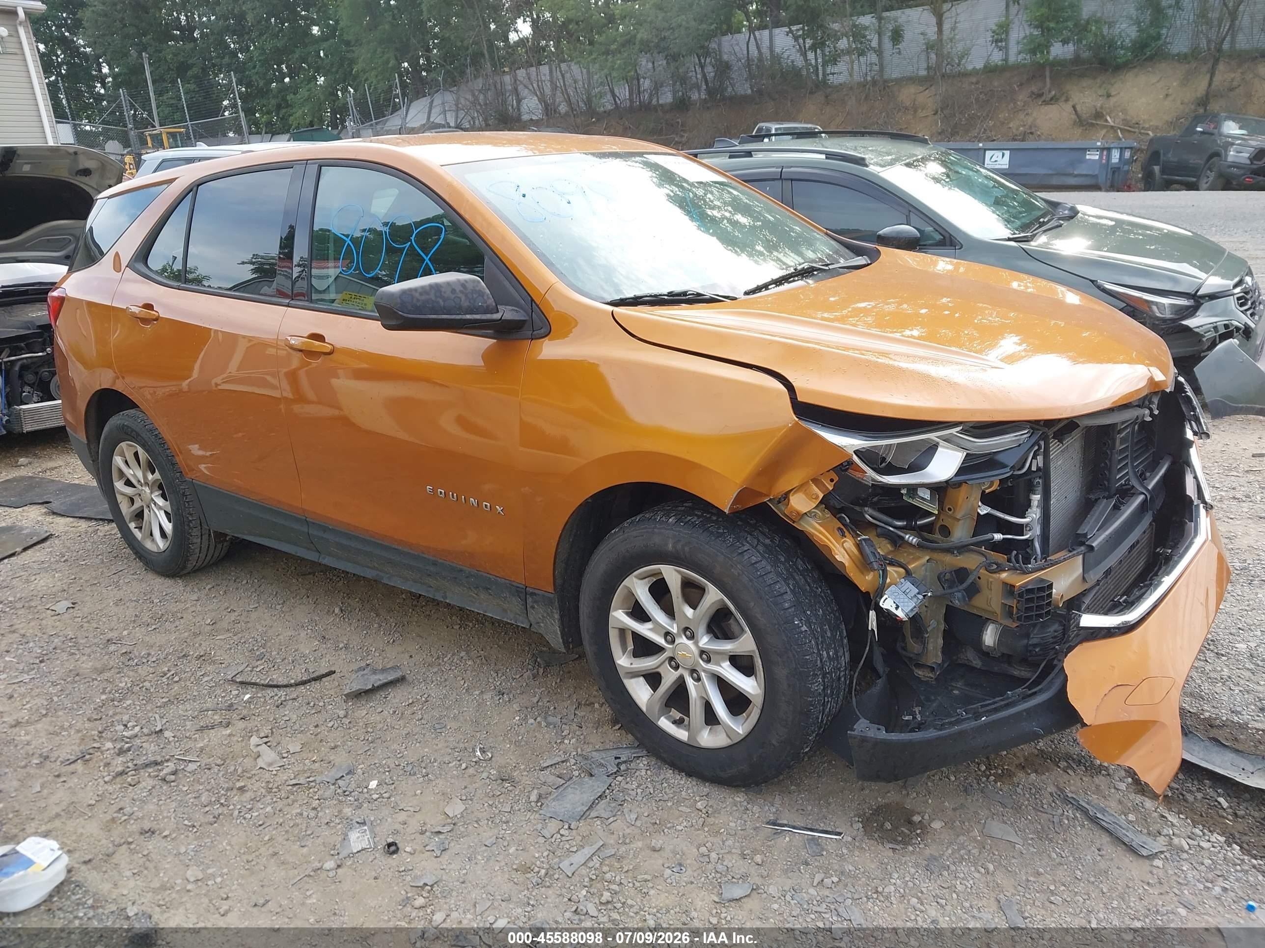 2019 Chevrolet Equinox LS, VIN 2GNAXHEVXK6140996 — Front end