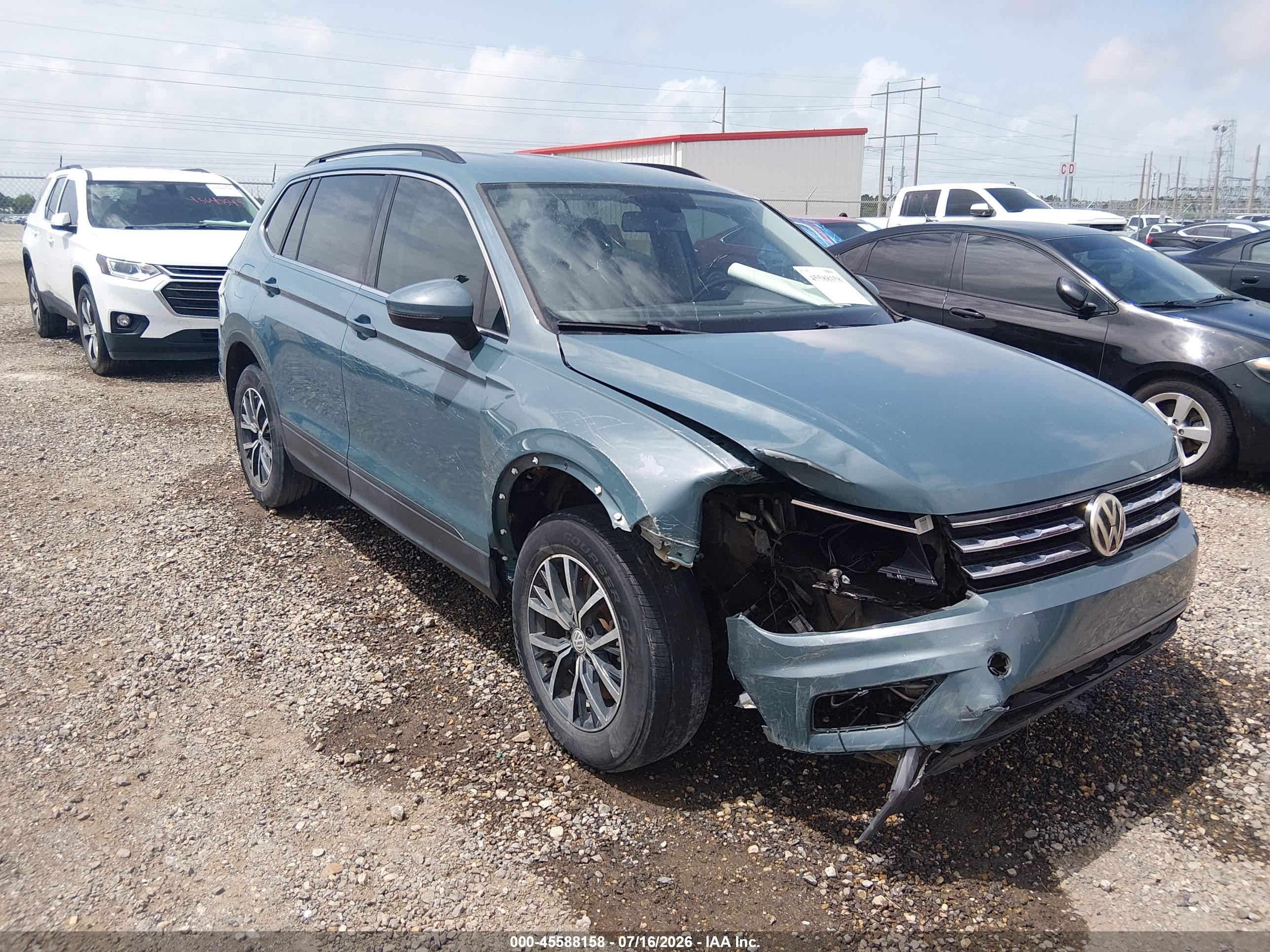 2019 Volkswagen Tiguan SE, VIN 3VV3B7AX5KM079677 — Front end