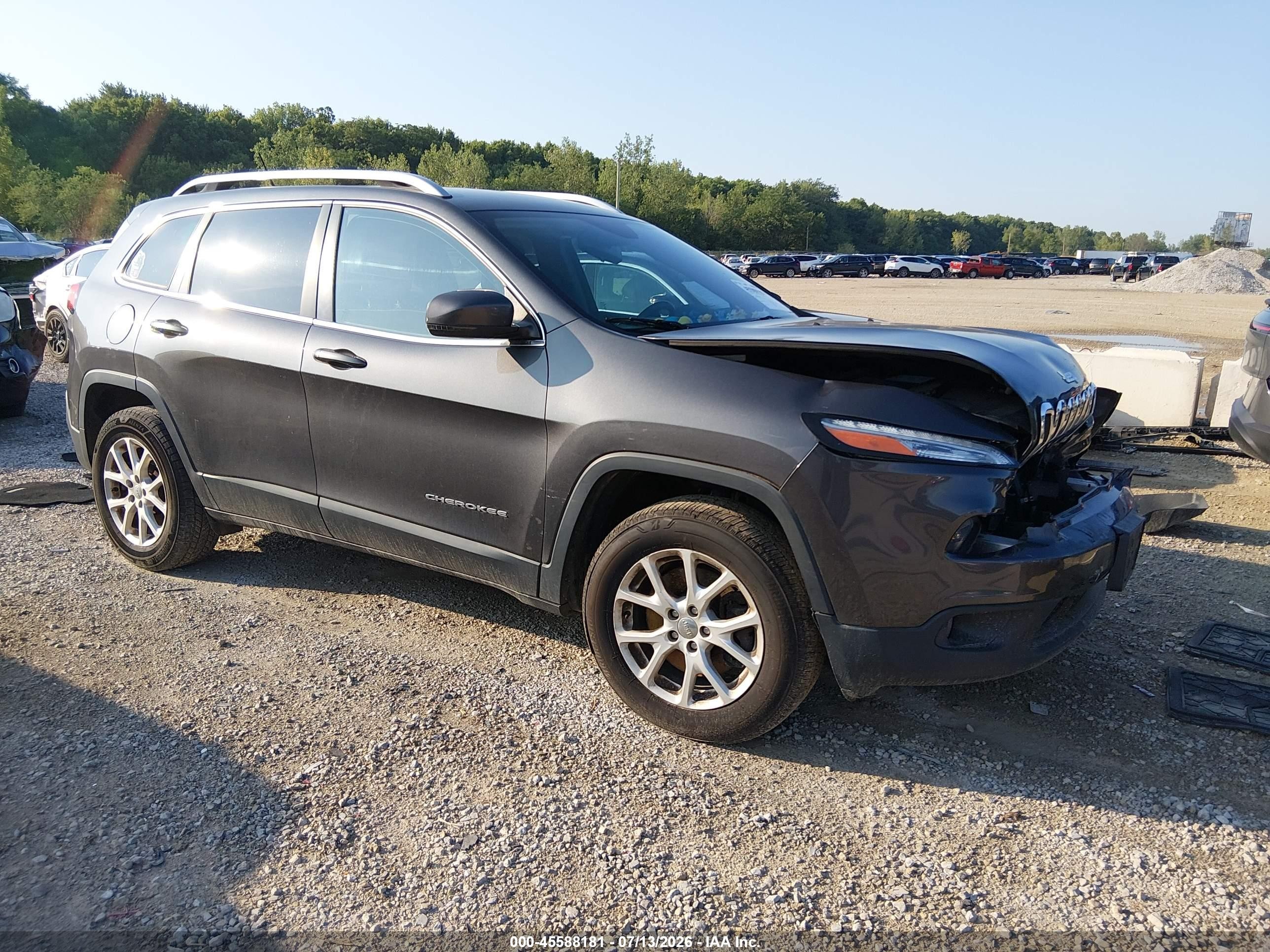 2016 Jeep Cherokee Latitude, VIN 1C4PJMCB9GW338066 — Перед