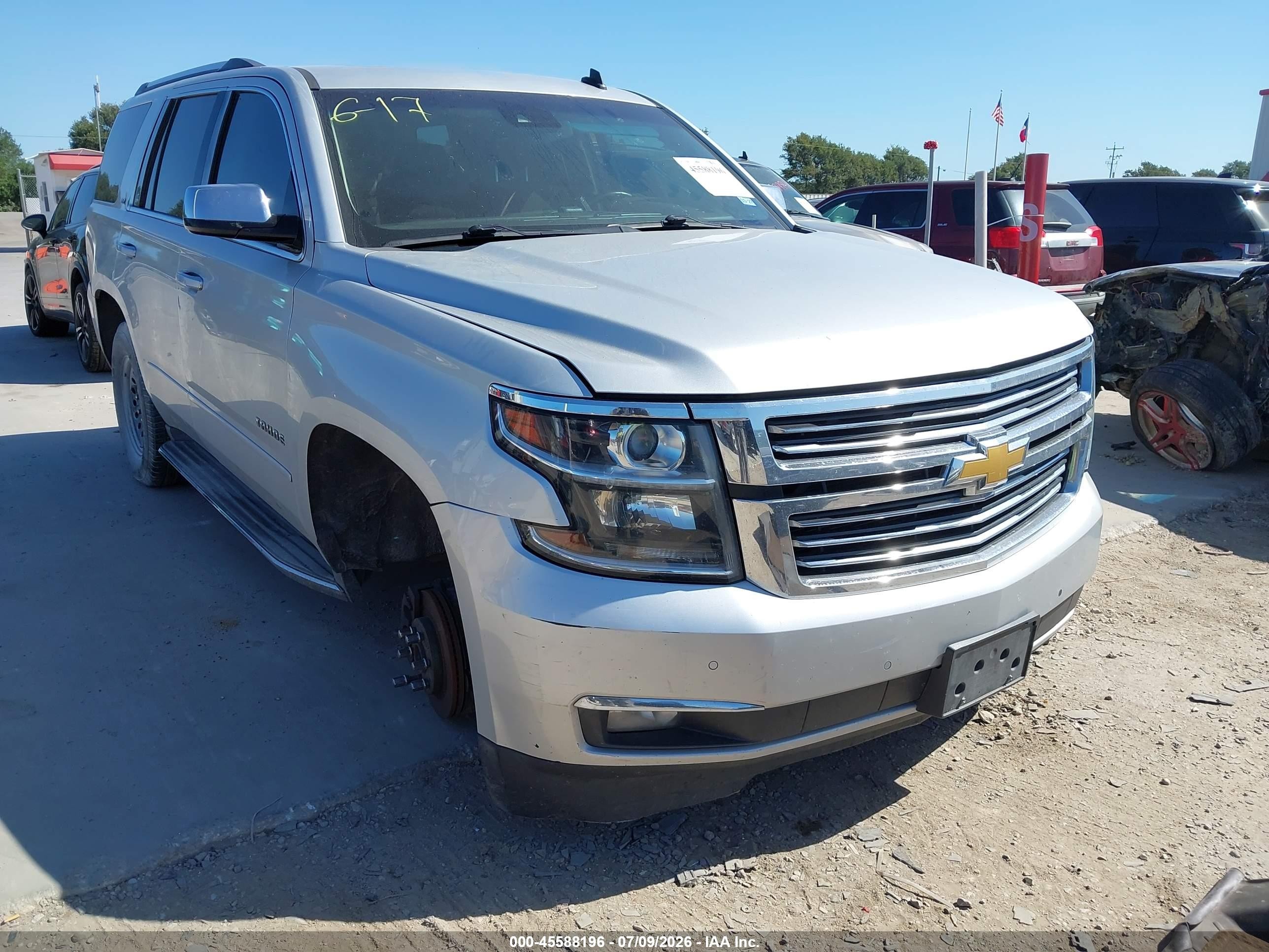 2015 Chevrolet Tahoe LTZ, VIN 1GNSCCKC2FR129426 — Перед