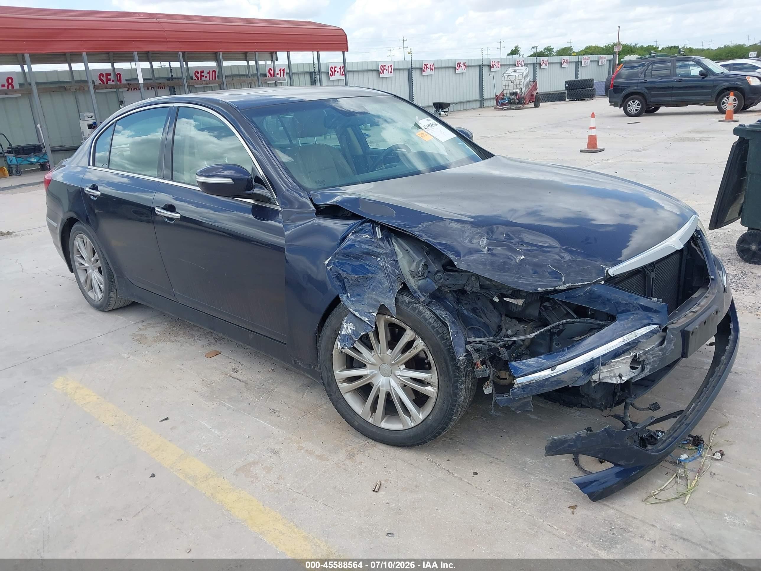 2012 Hyundai Genesis 3.8L, VIN KMHGC4DD3CU195630 — Перед