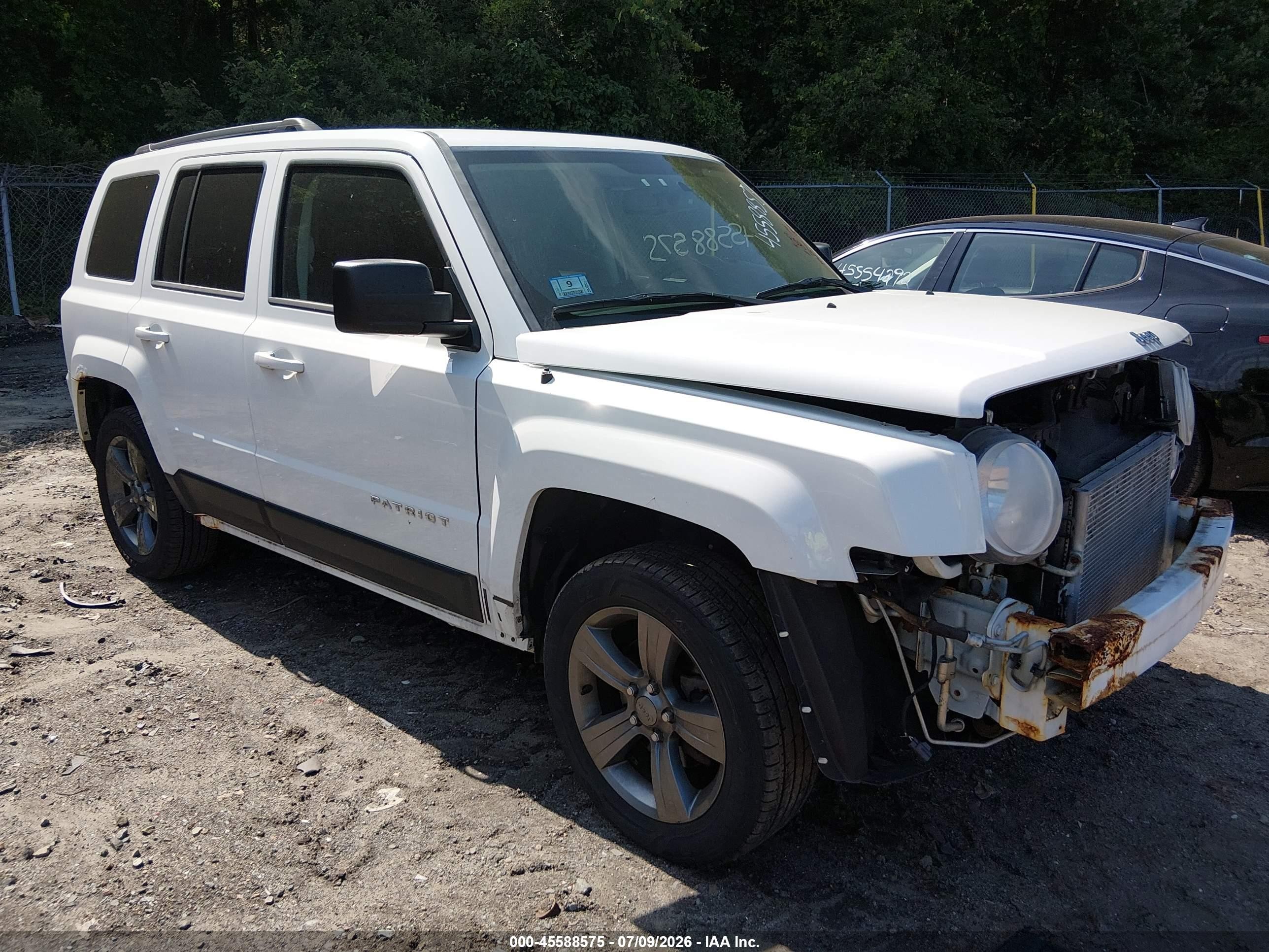 2014 Jeep Patriot Latitude, VIN 1C4NJPFA2ED680169 — Front end