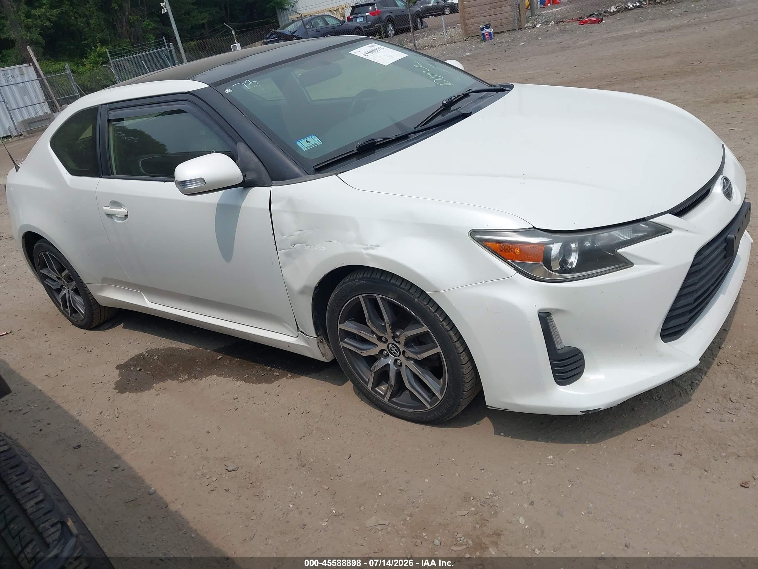2015 Scion tC, VIN JTKJF5C73FJ010560 — Front end