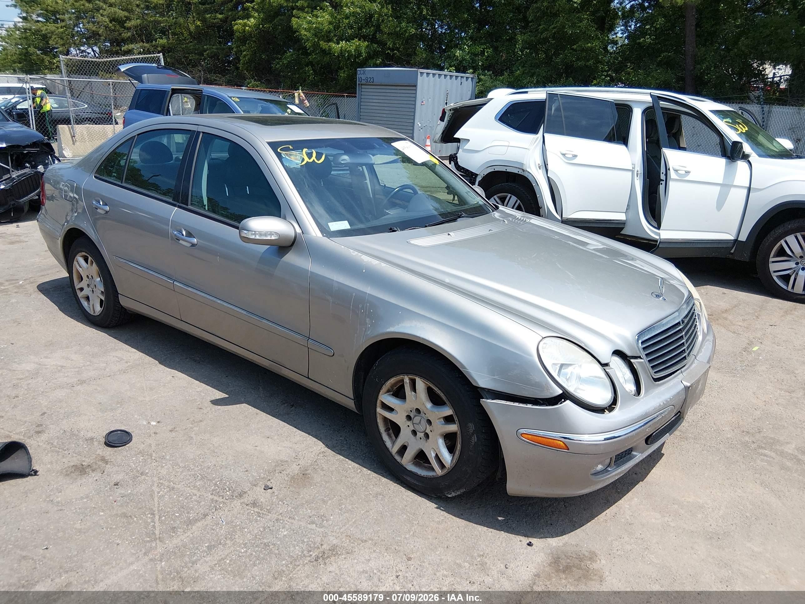2004 Mercedes-Benz E 320, VIN WDBUF65JX4A425860 — Front end