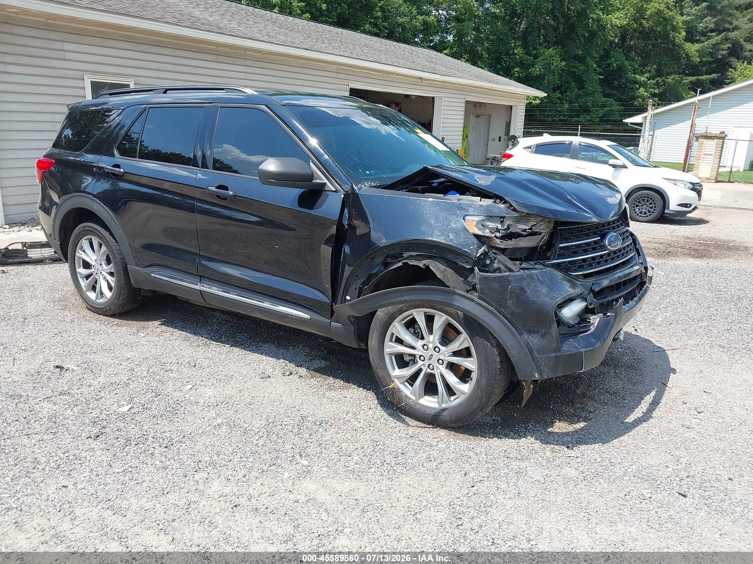 2021 Ford Explorer XLT, VIN 1FMSK8DH5MGA03275 — Front end