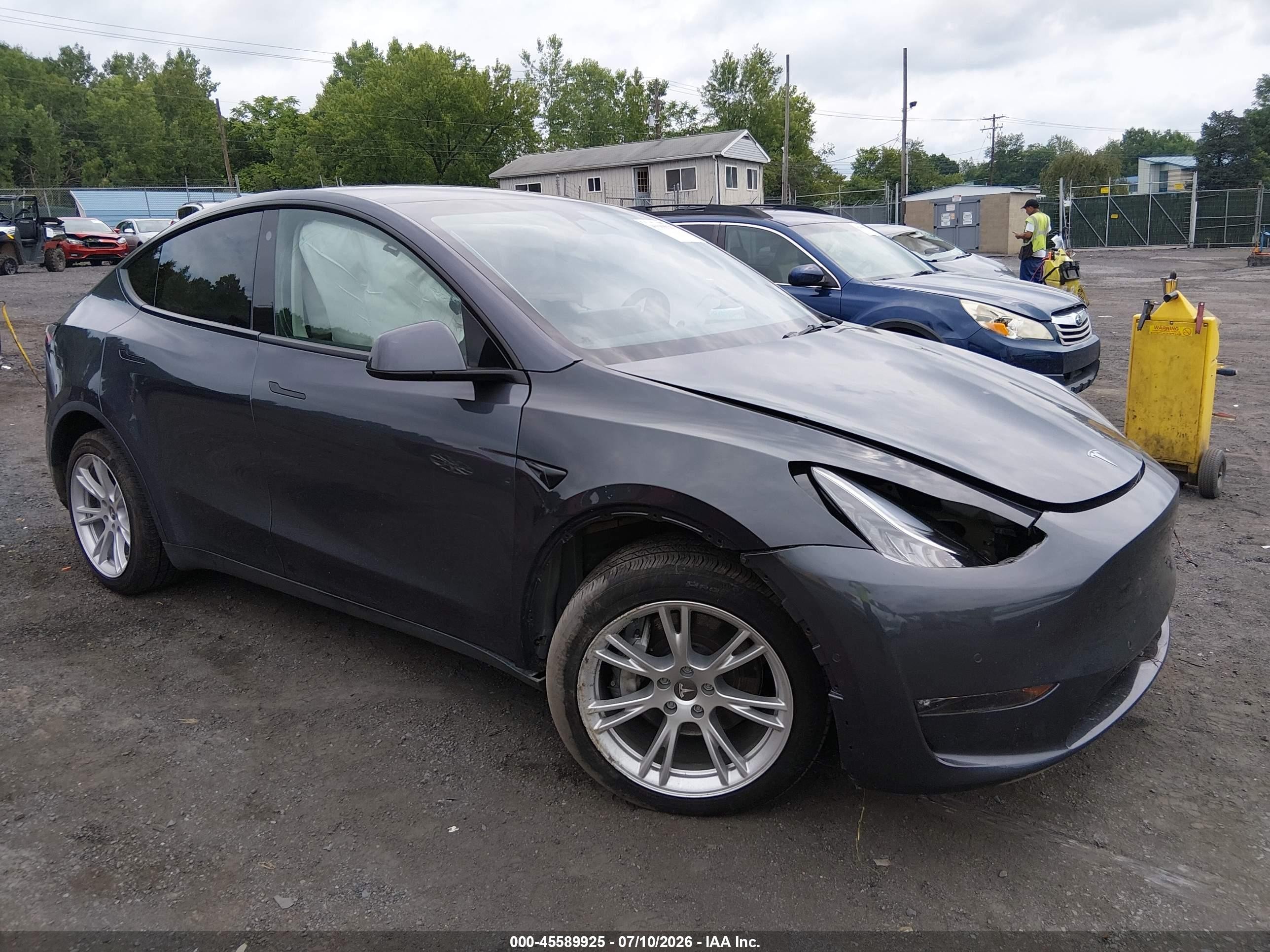 2022 Tesla Model Y Long Range, VIN 7SAYGDEEXNA008108 — Front end