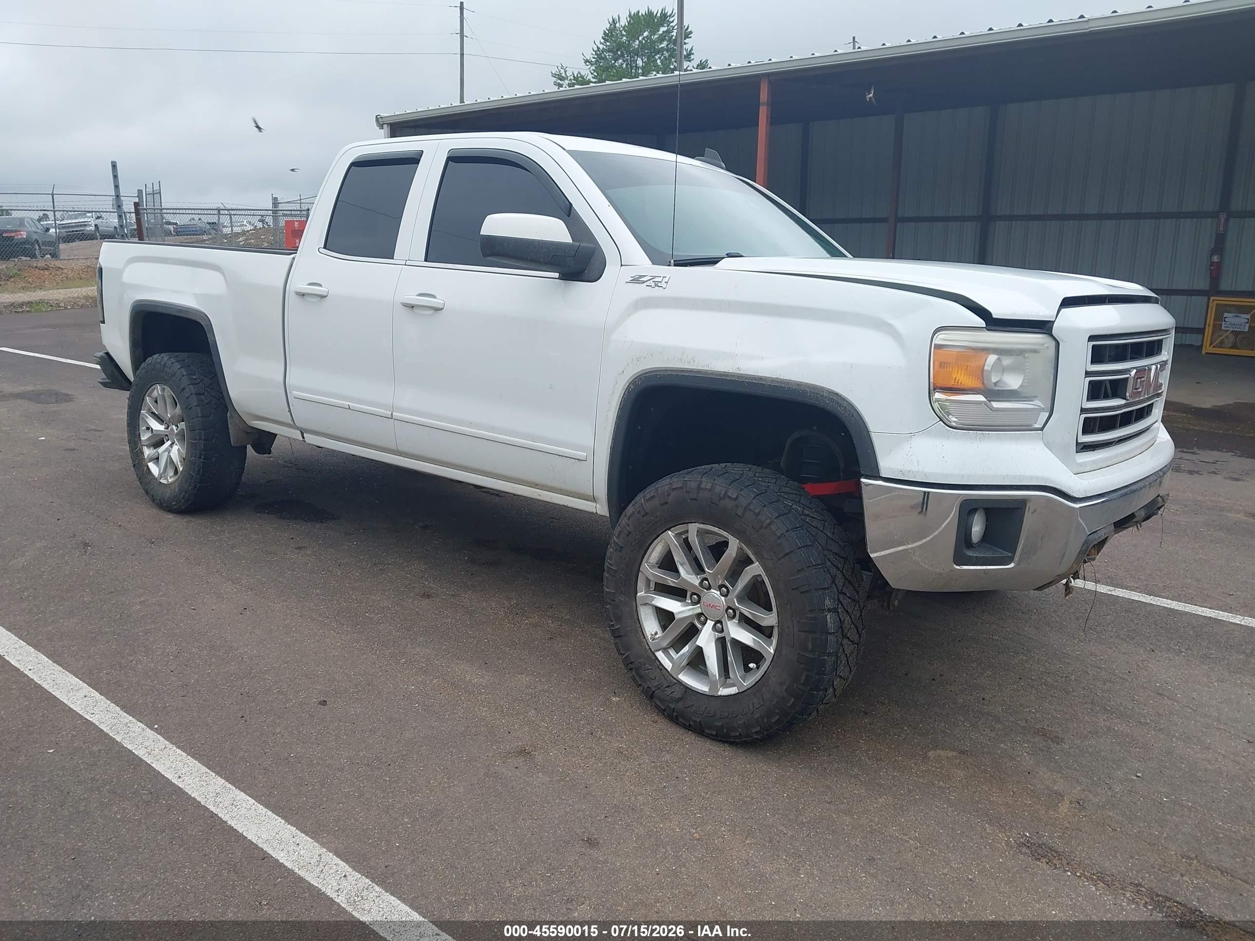 2015 GMC Sierra 1500 SLE, VIN 1GTV2UEC8FZ170458 — Front end