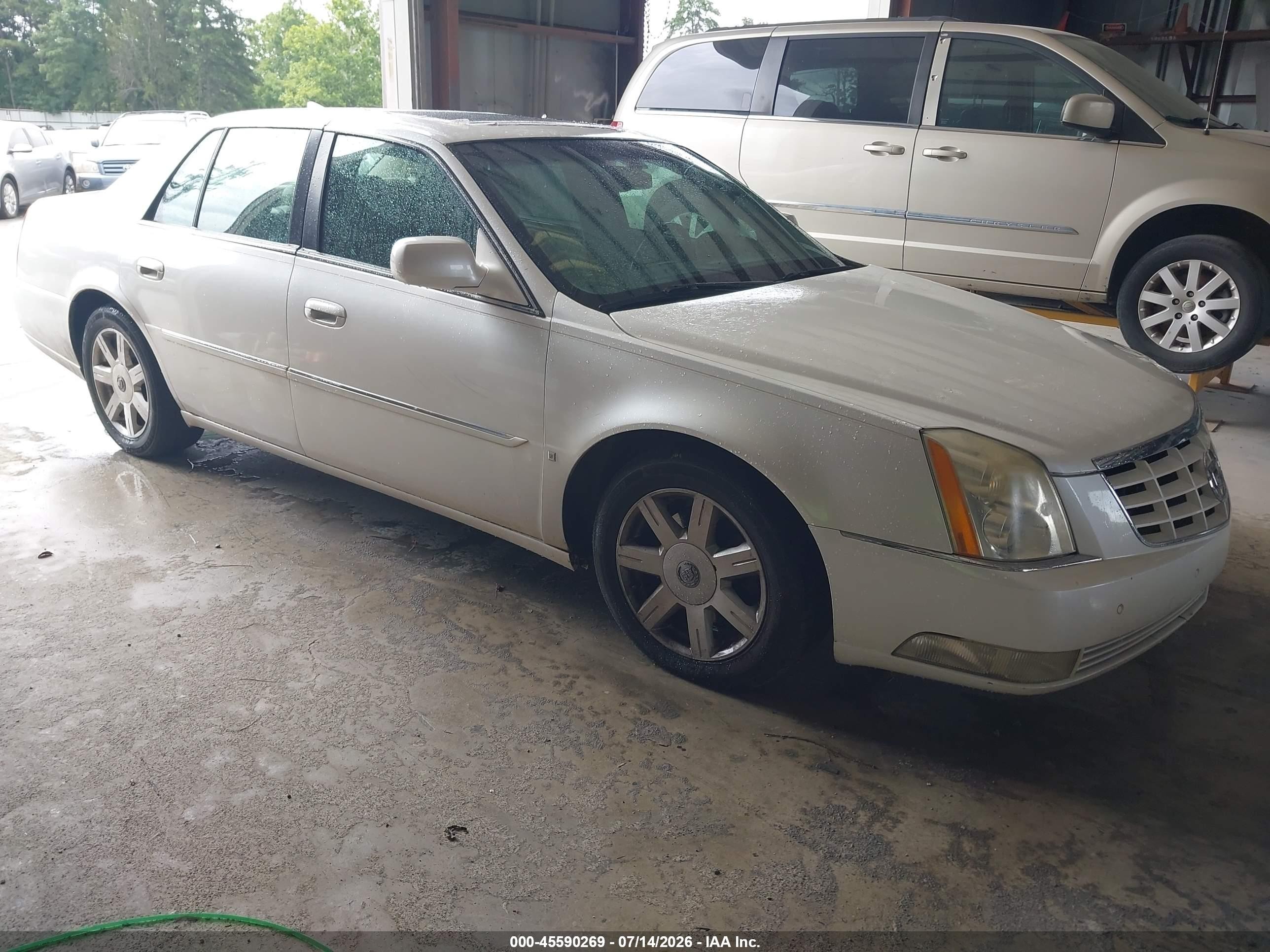 2011 Cadillac DTS Premium Collection, VIN 1G6KH5E61BU117340 — Normal wear