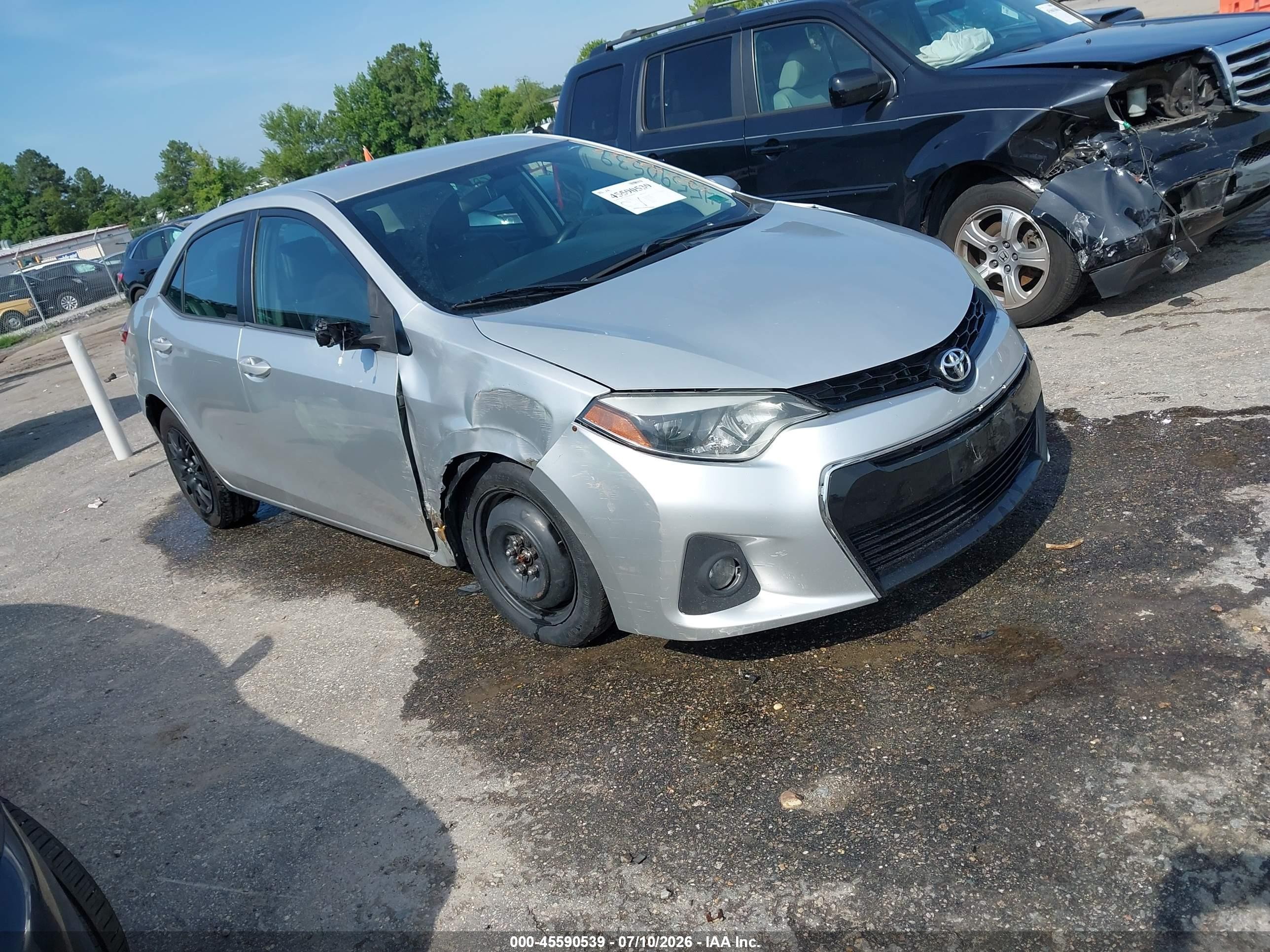 2016 Toyota Corolla LE, VIN 2T1BURHE9GC685178 — Front end
