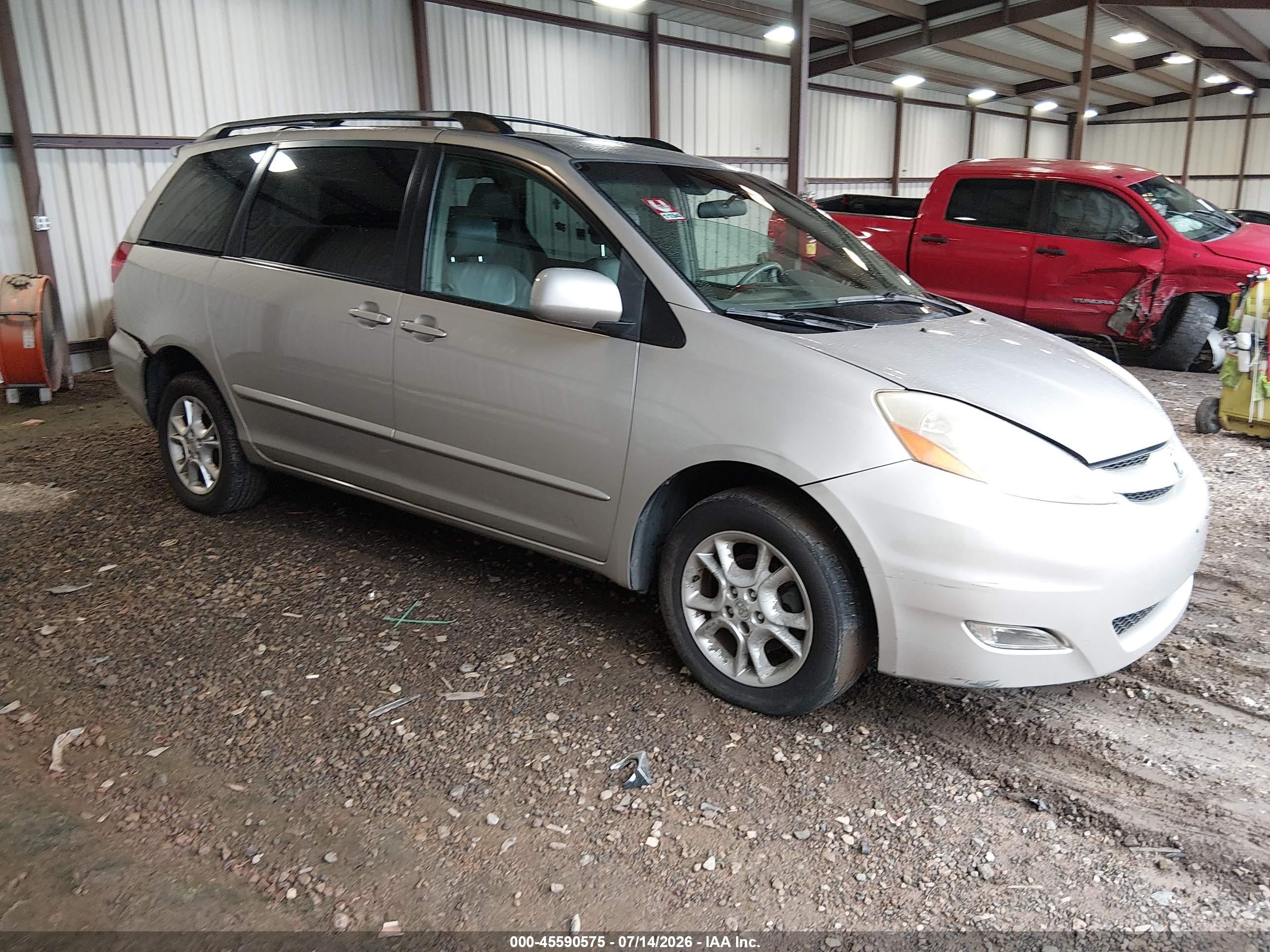 2006 Toyota Sienna XLE Limited, VIN 5TDBA22CX6S063475 — Rear end