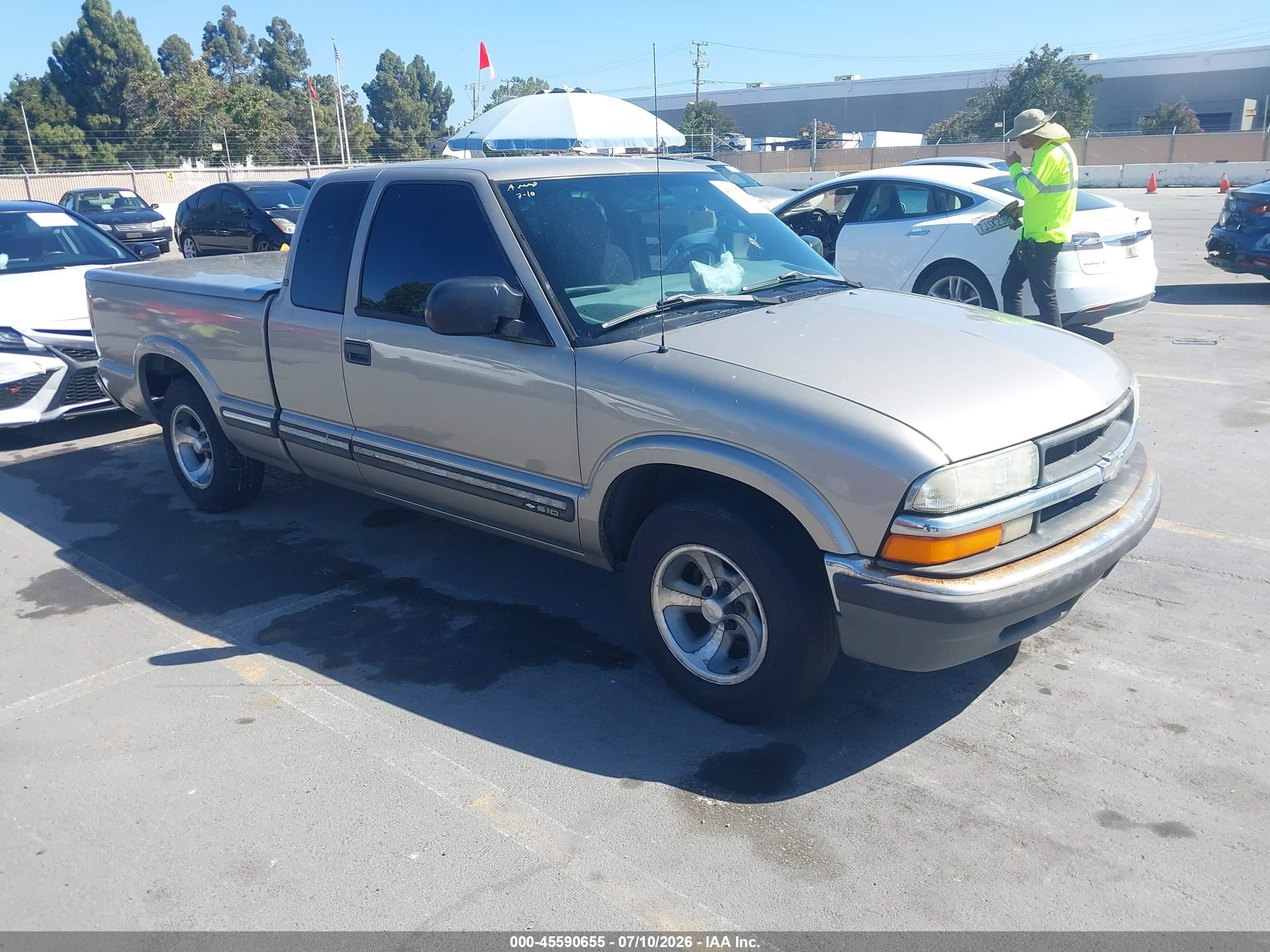 2003 Chevrolet S-10 LS, VIN 1GCCS19X038159300 — Normal wear