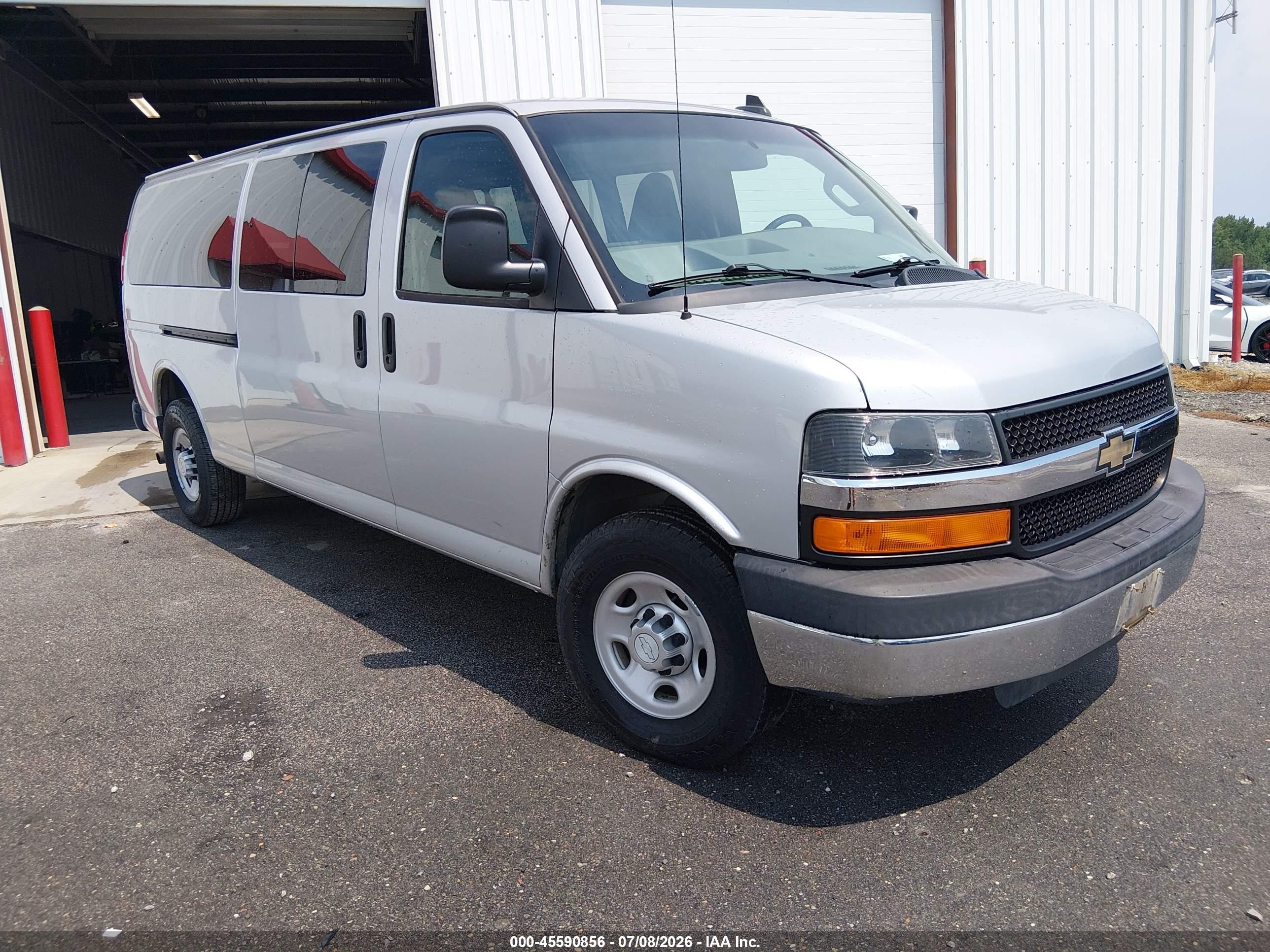 2016 Chevrolet Express Passenger LS, VIN 1GAZGNFF5G1280524 — Normal wear