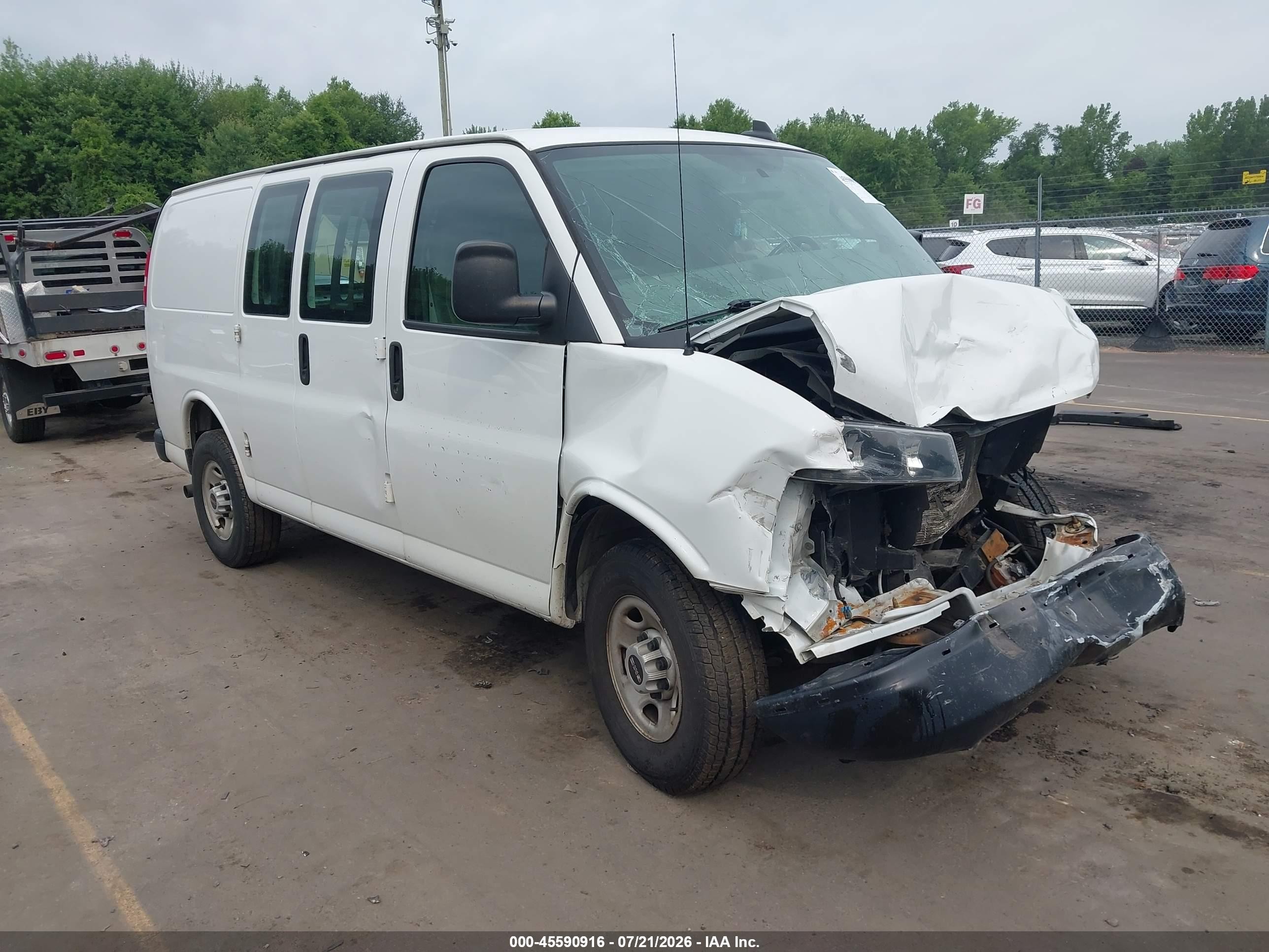 2019 GMC Savana Cargo, VIN 1GTW7AFP7K1210334 — Front end