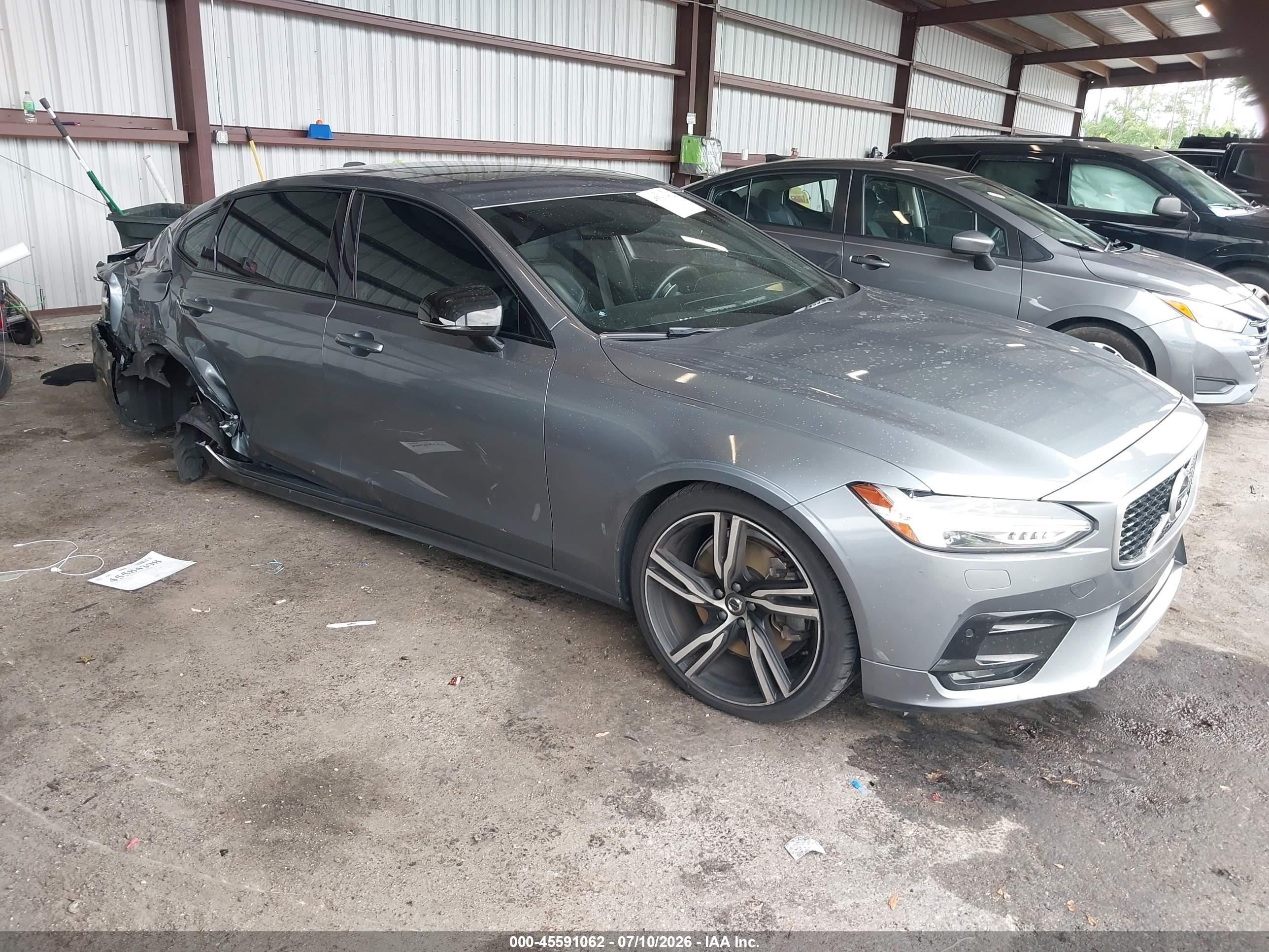 2020 Volvo S90 R-Design, VIN LVYA22MT8LP154149 — Rear end