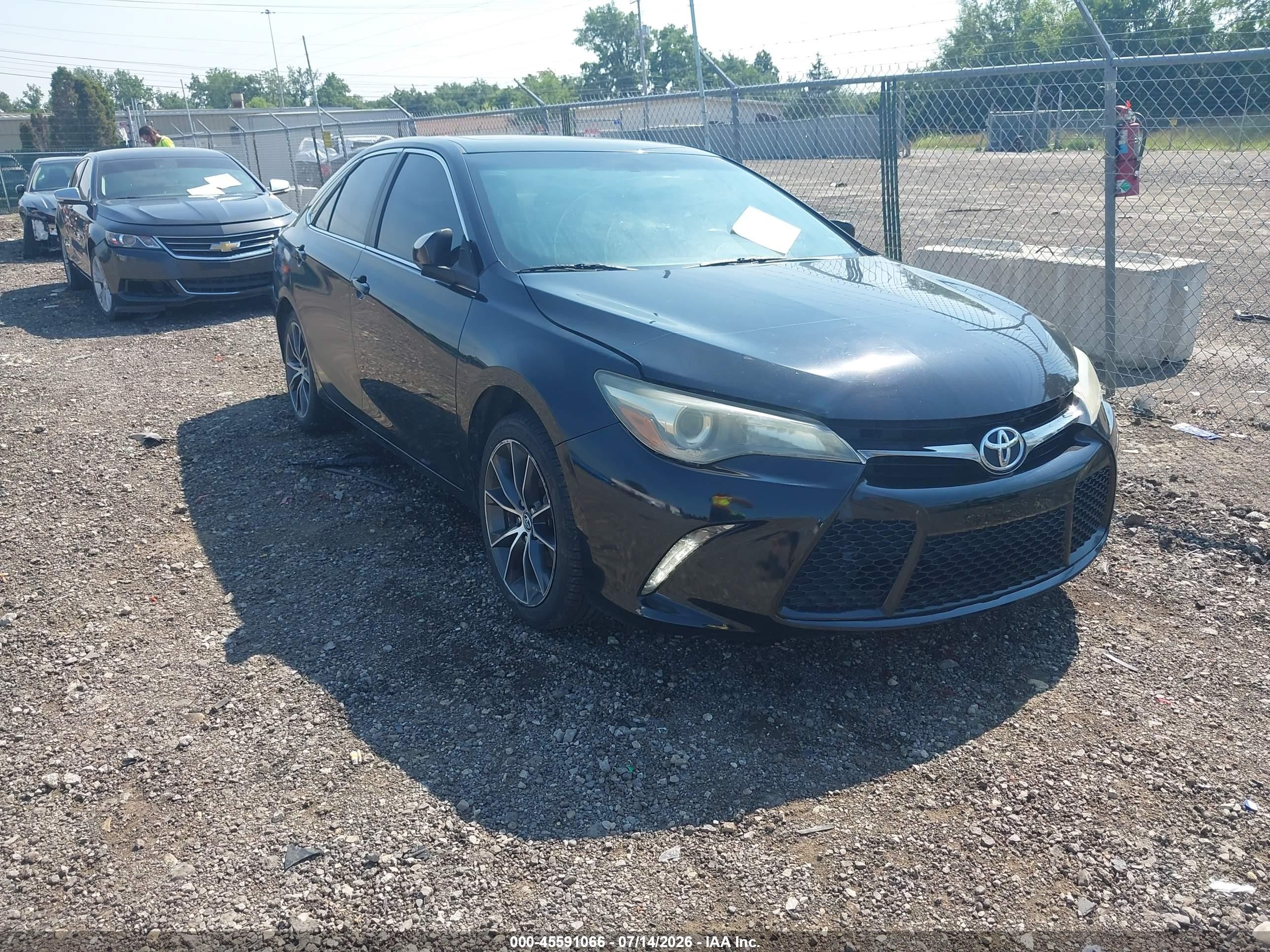 2016 Toyota Camry SE, VIN 4T1BF1FK9GU167252 — Зад