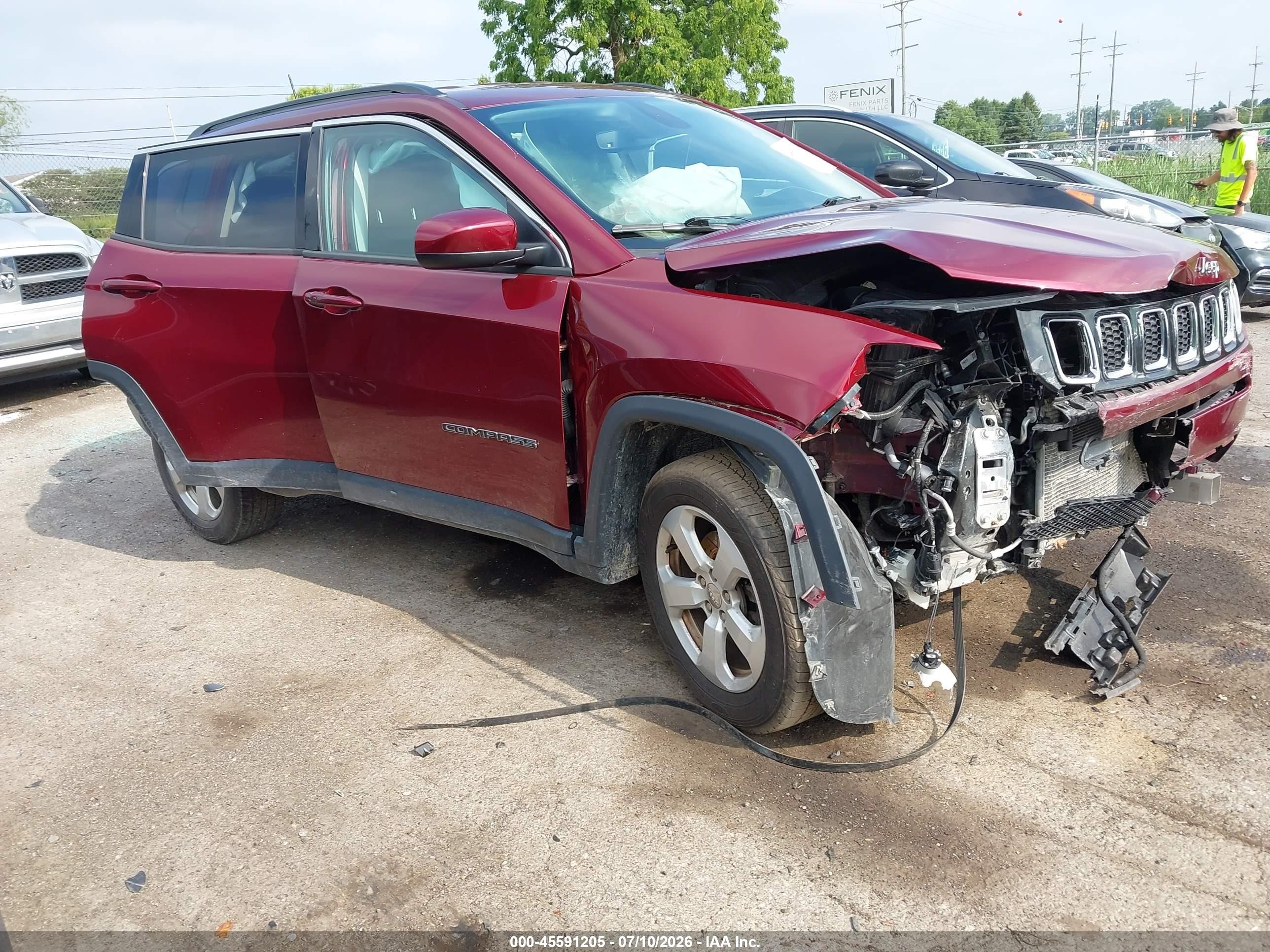 2021 Jeep Compass Latitude, VIN 3C4NJDBB3MT502776 — Front end