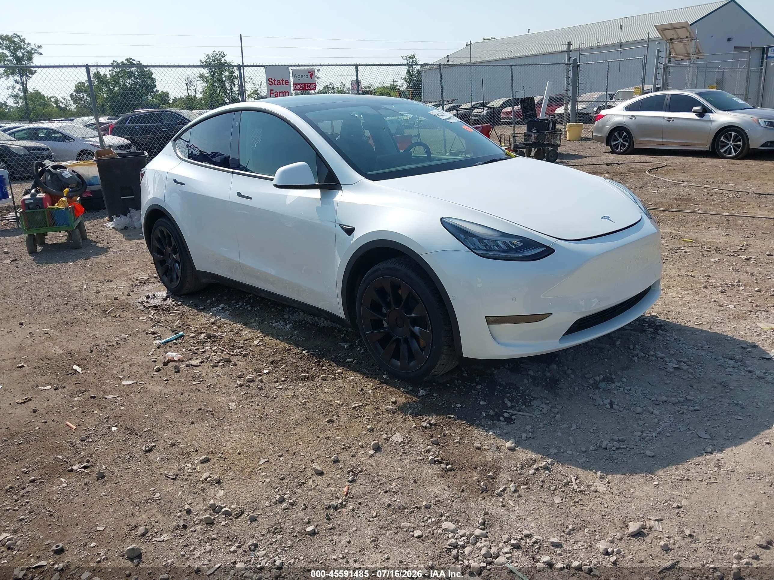 2021 Tesla Model Y Standard Range, VIN 5YJYGDED2MF105910 — Rear end