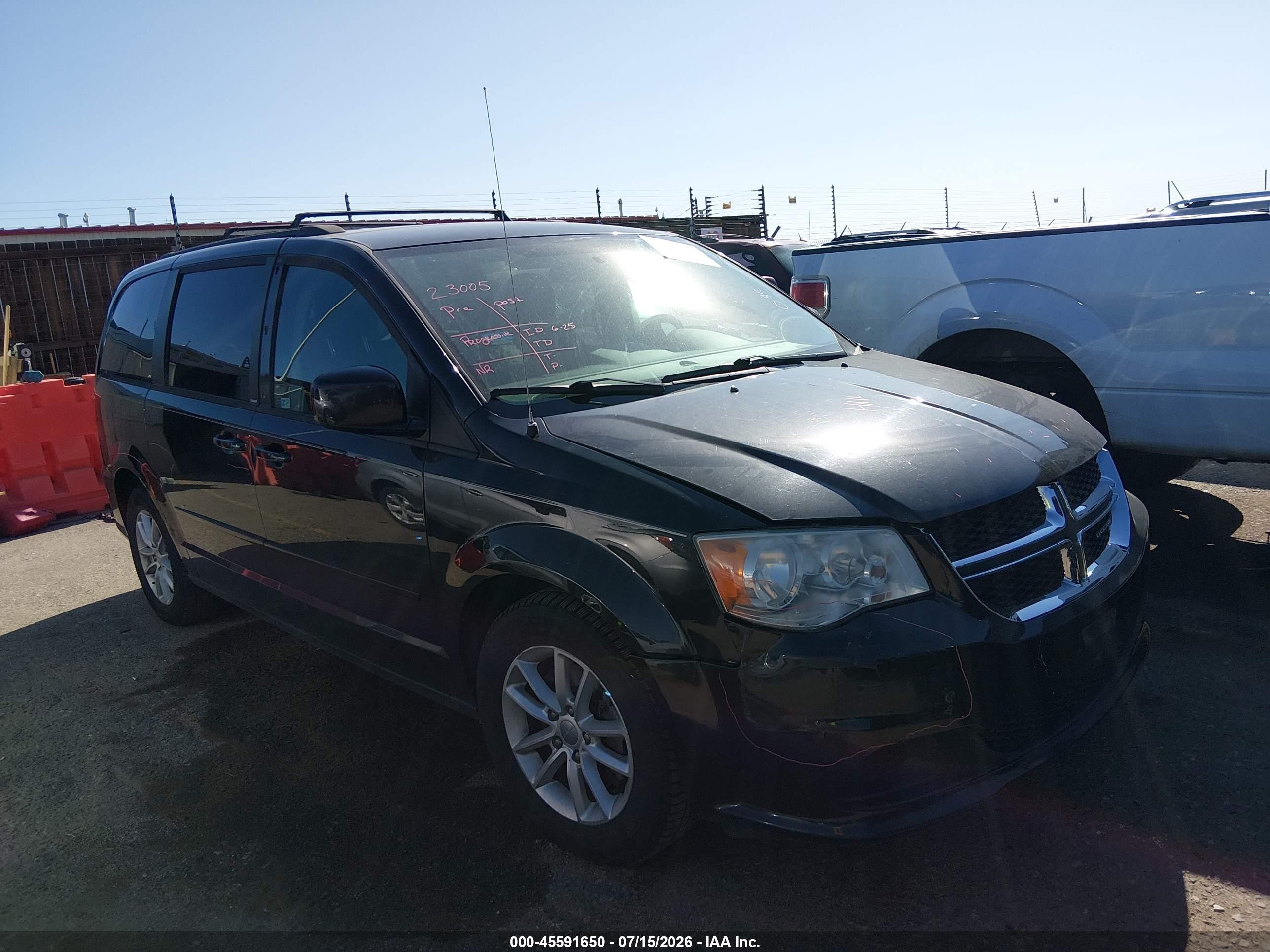 2013 Dodge Grand Caravan SXT, VIN 2C4RDGCG5DR740247 — Град