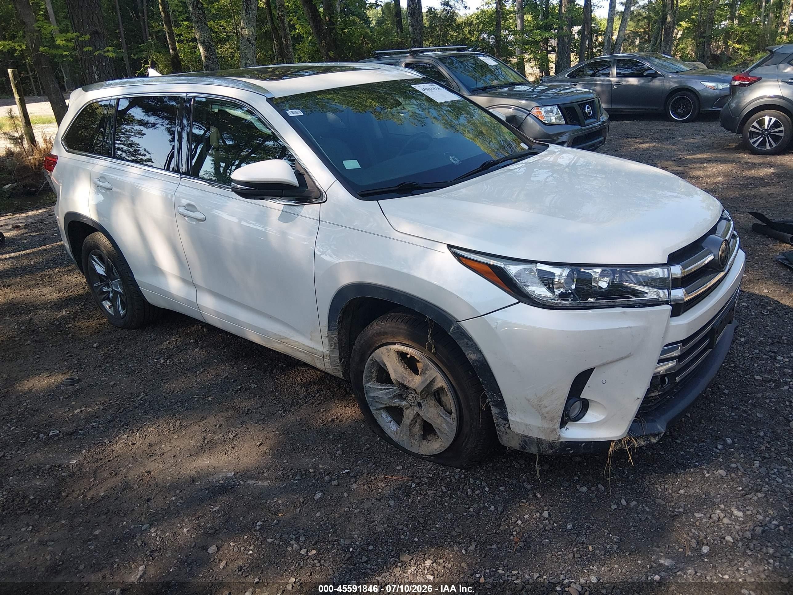 2018 Toyota Highlander Limited, VIN 5TDYZRFH8JS275351 — Front end