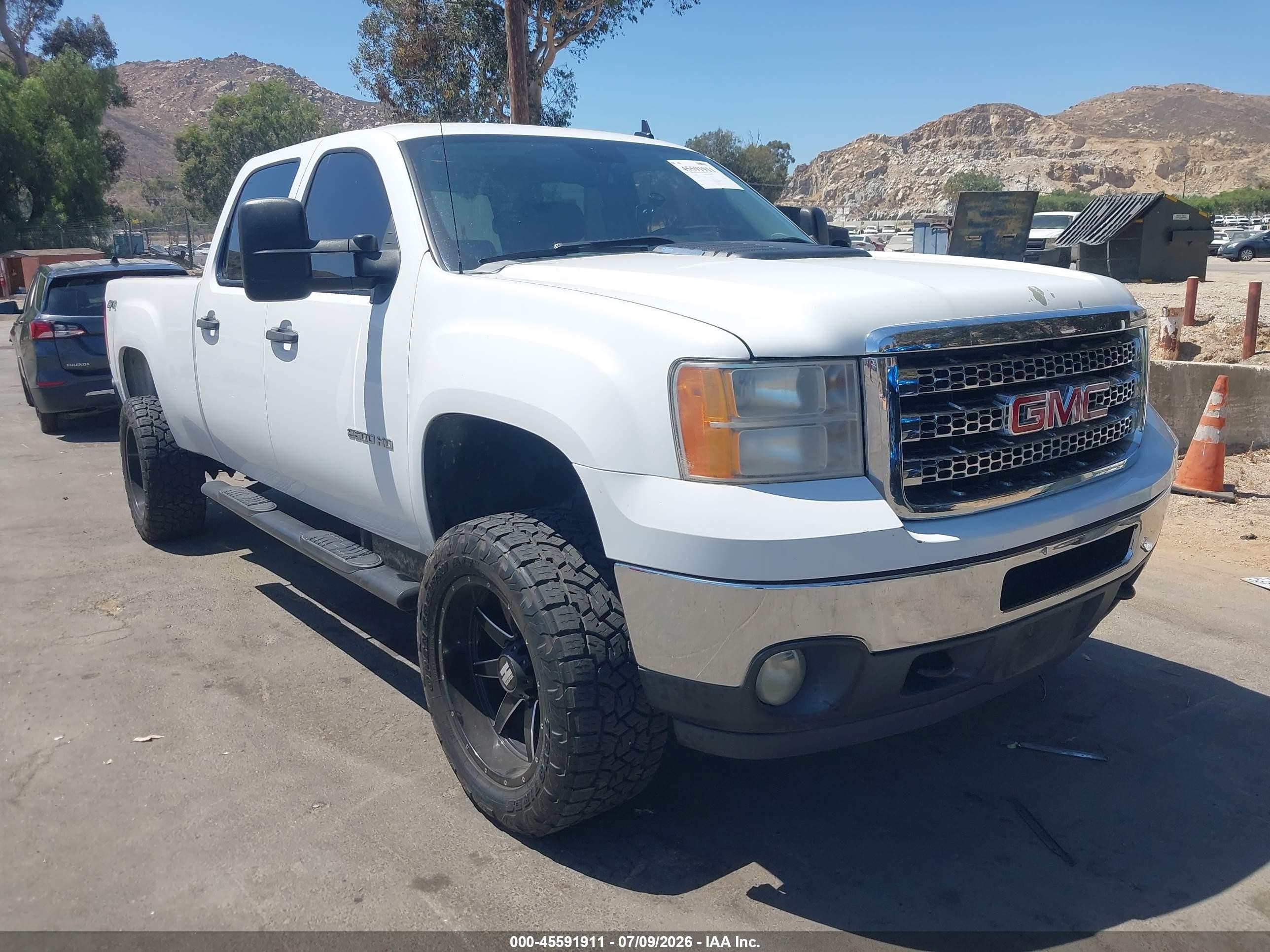 2013 GMC Sierra 2500HD SLE, VIN 1GT120C87DF216415 — Rear end