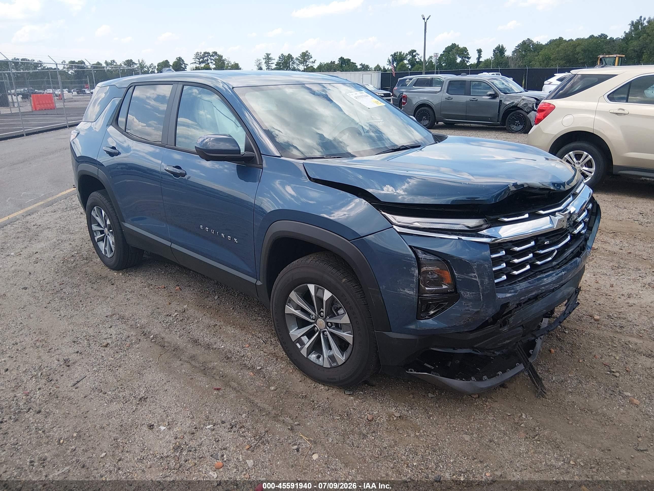 2026 Chevrolet Equinox FWD LT, VIN 3GNAXHEG9TL479554 — Перед