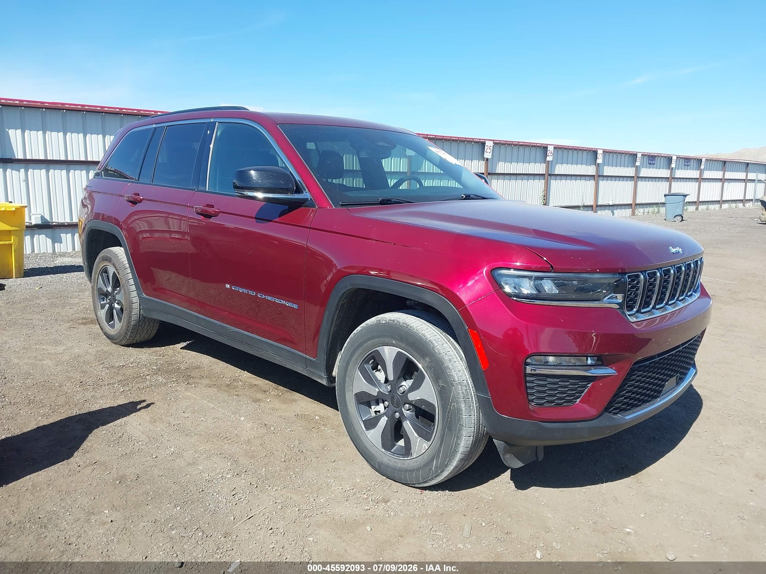 2024 Jeep Grand Cherokee, VIN 1C4RJYB62R8518565 — Rear end