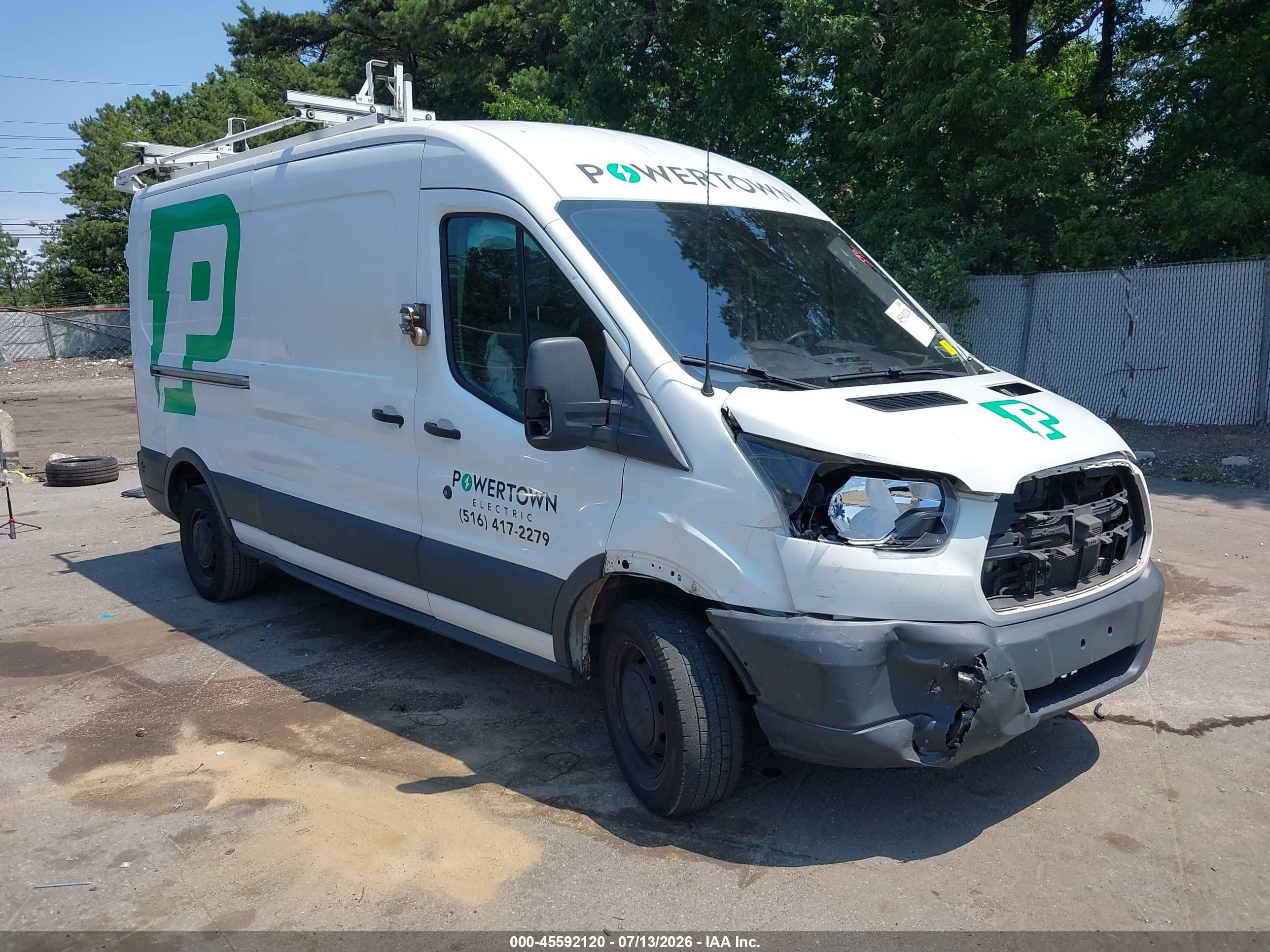 2018 Ford Transit, VIN 1FTYR2CM0JKA24047 — Перед