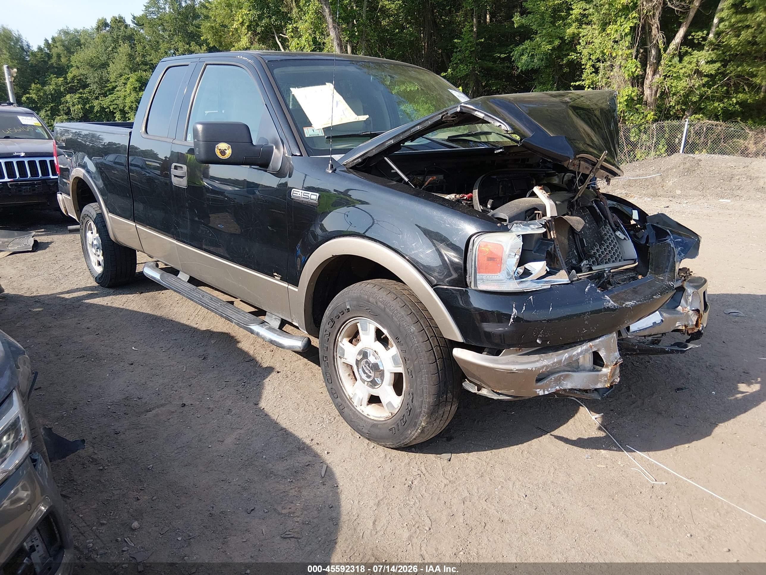 2004 Ford F-150 XLT, VIN 1FTPX14514NB33154 — Front end