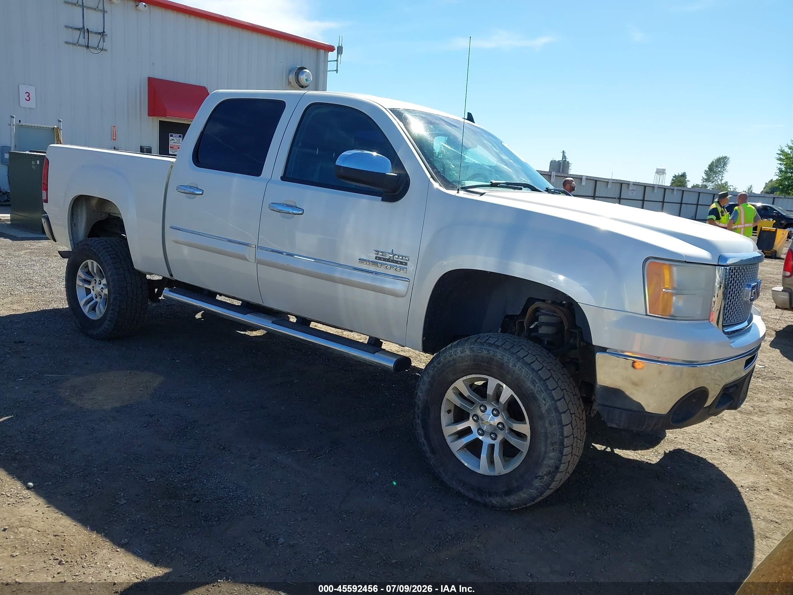 2013 GMC Sierra 1500 SLE, VIN 3GTP1VE04DG327911 — Rear end