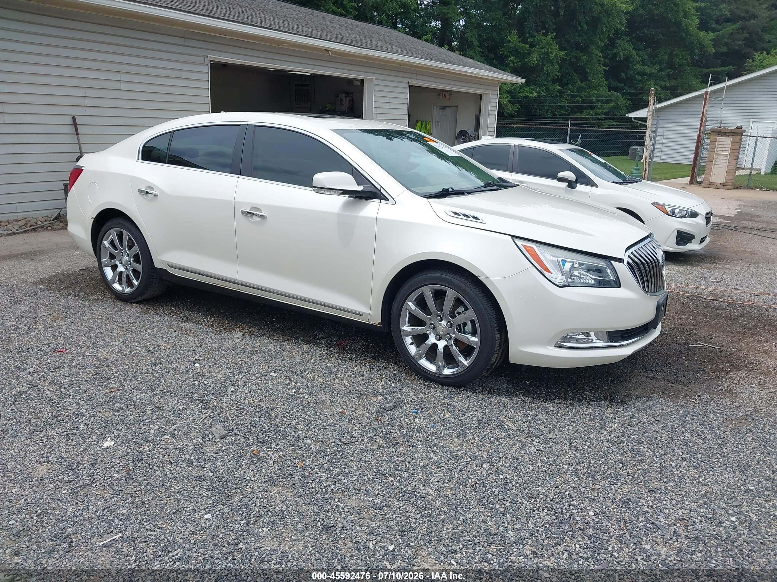2014 Buick LaCrosse Premium I, VIN 1G4GD5G30EF110627 — Перед