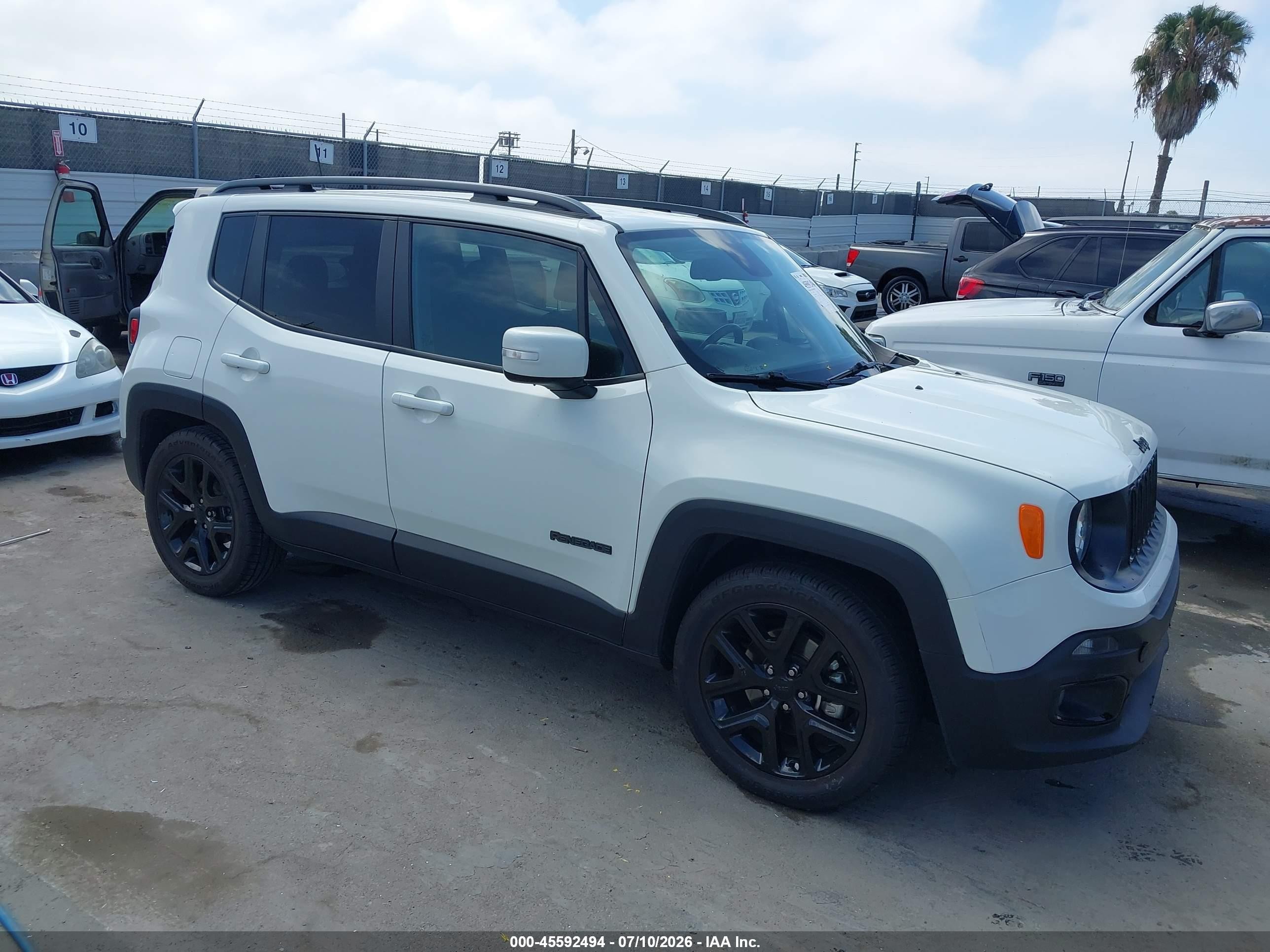 2018 Jeep Renegade Latitude, VIN ZACCJABB3JPJ10564 — Front end