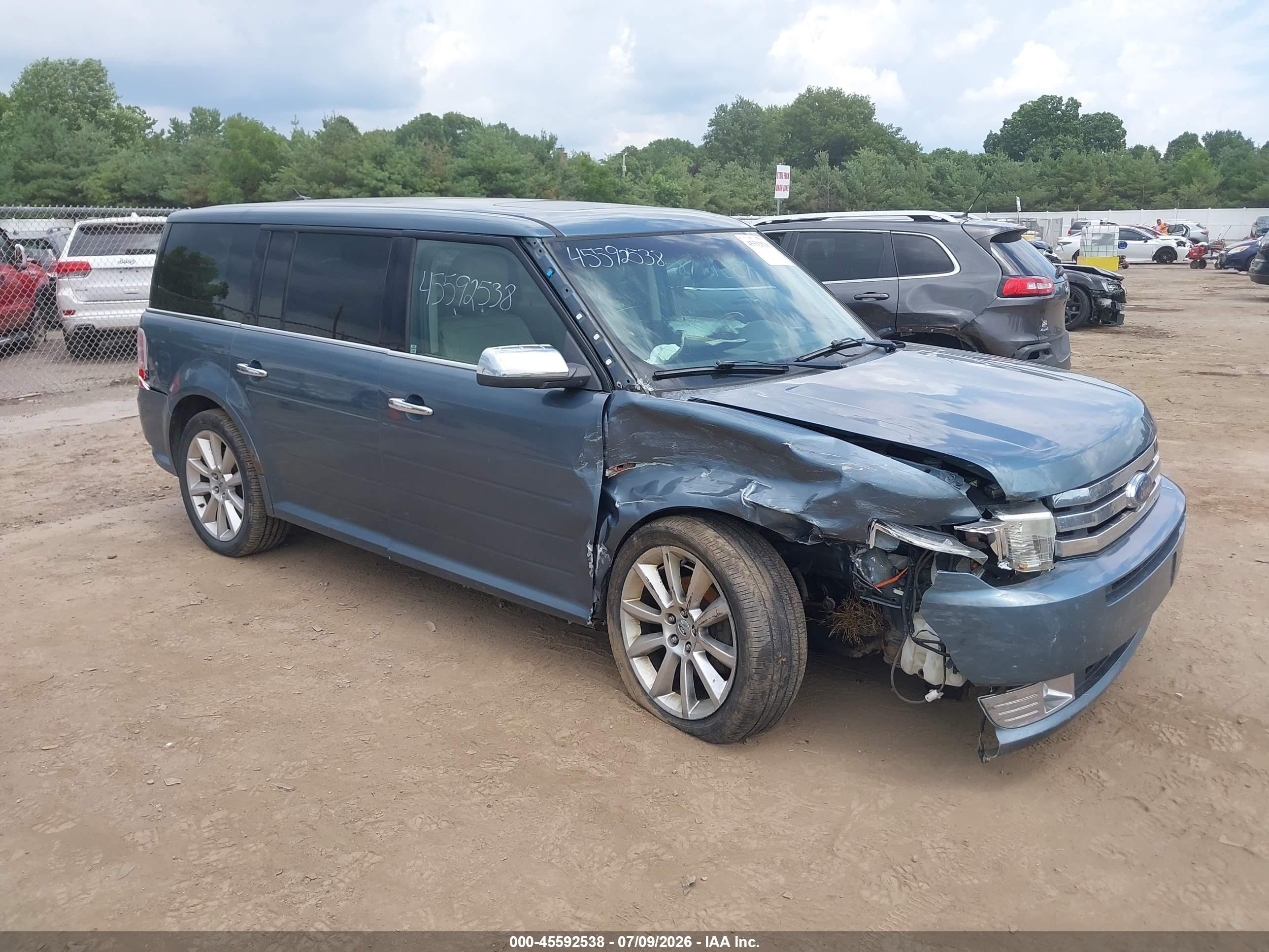 2010 Ford Flex Limited, VIN 2FMHK6DC3ABA99364 — Side