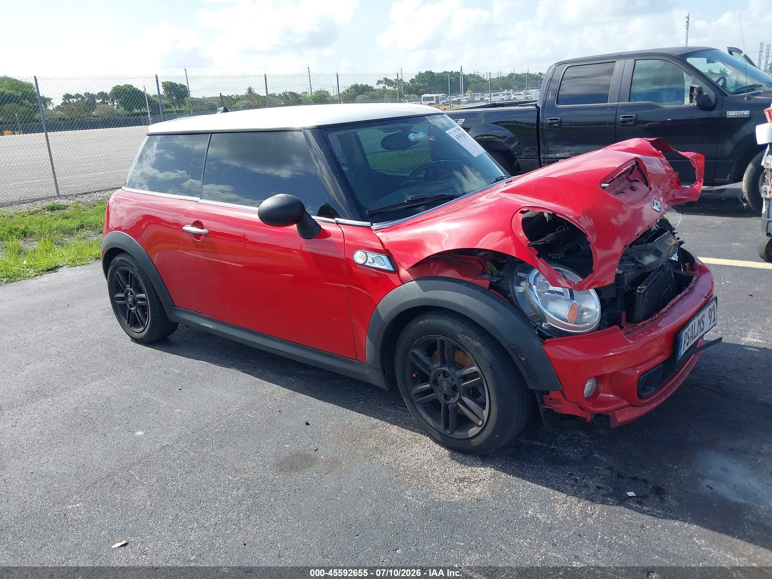 2013 MINI Hardtop S, VIN WMWSV3C56DT478119 — Front end