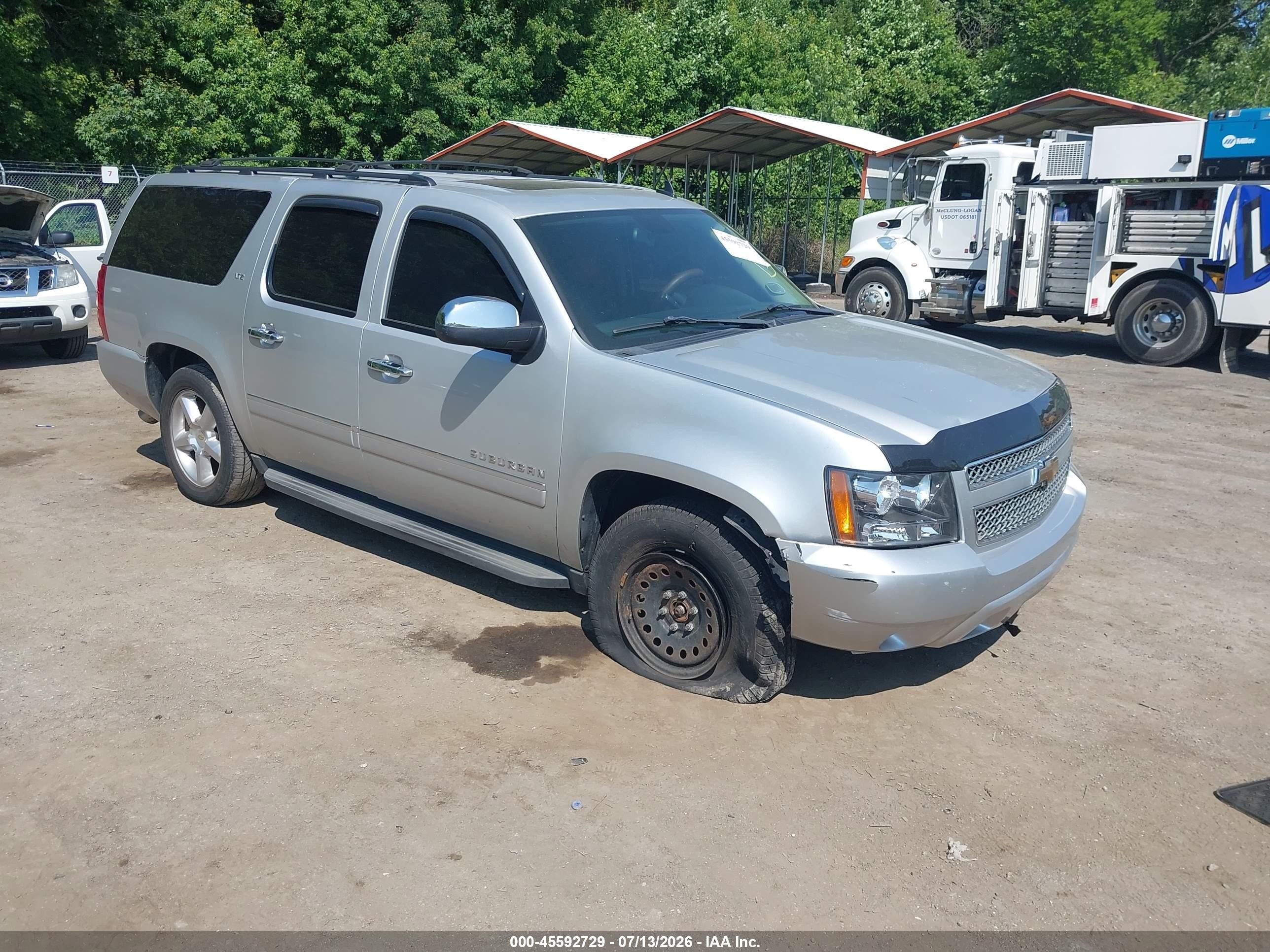 2011 Chevrolet Suburban LTZ, VIN 1GNSKKE32BR377730 — Front end