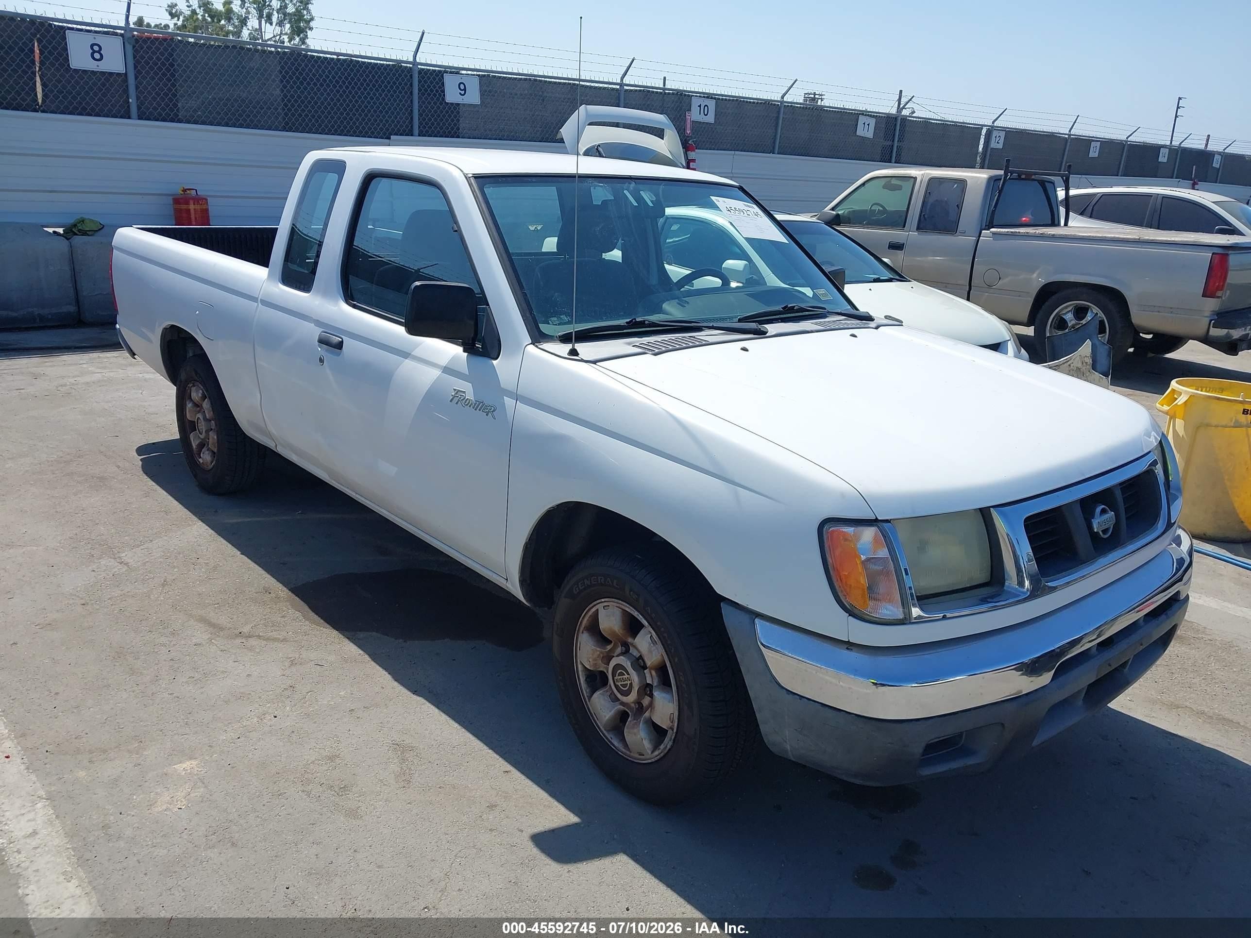 1998 Nissan Frontier XE, VIN 1N6DD26S8WC329849 — Front end
