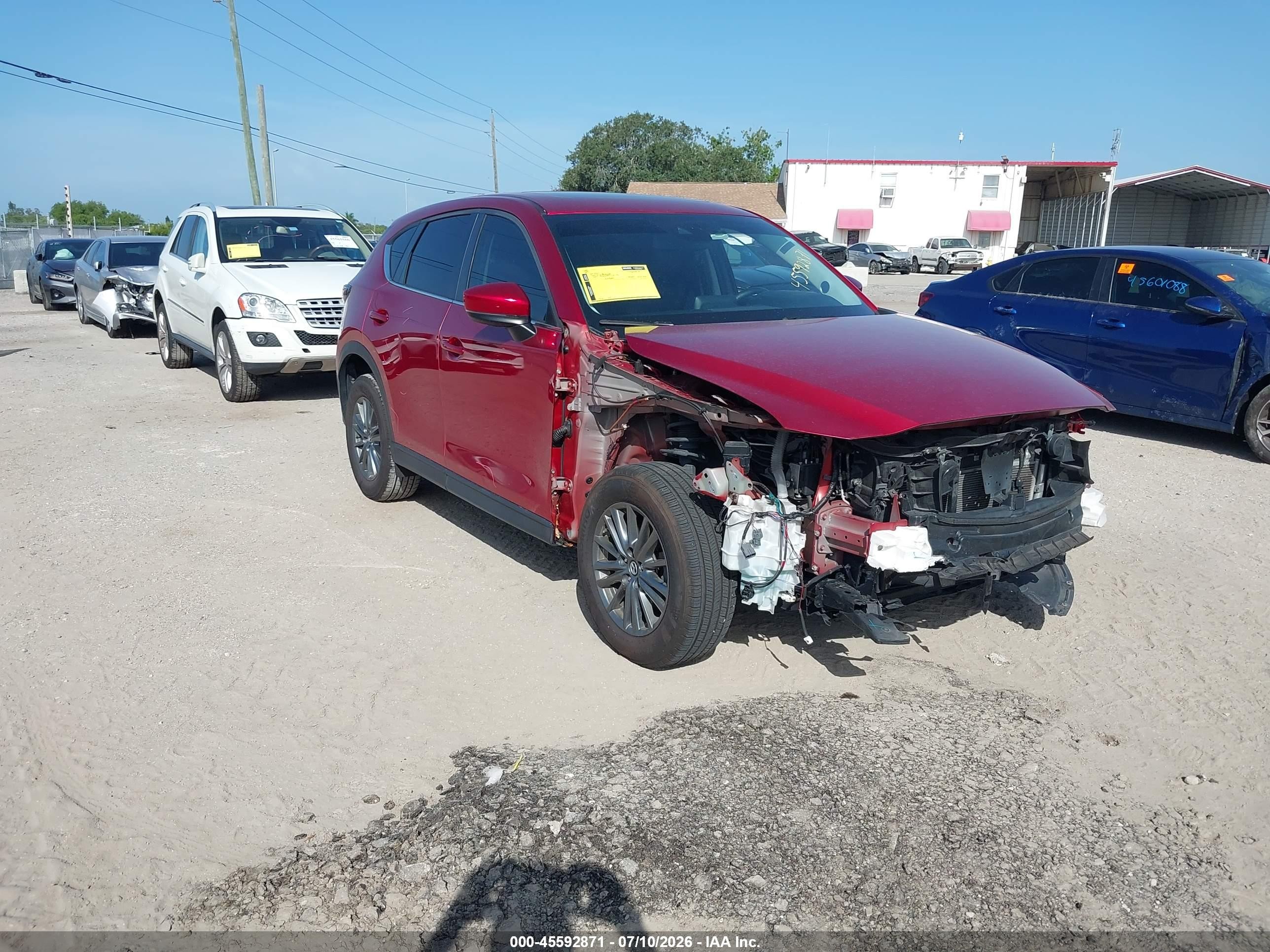 2017 Mazda CX-5 Touring, VIN JM3KFACL6H0174760 — Перед
