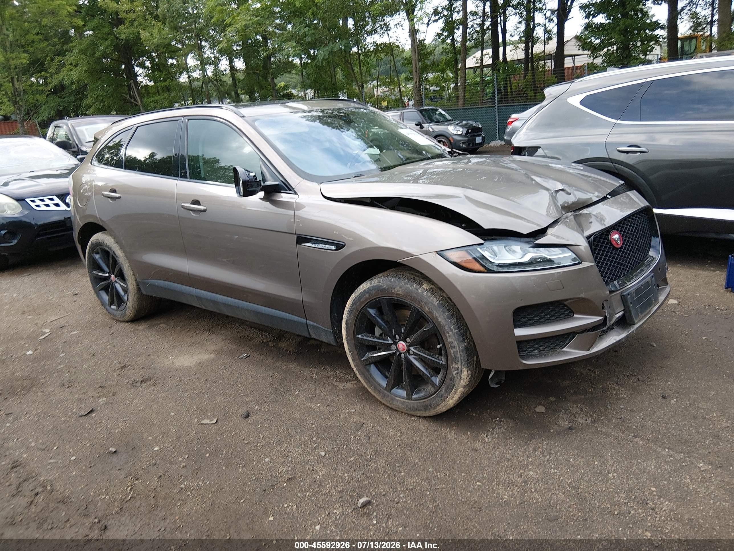 2017 Jaguar F-Pace 35t Prestige, VIN SADCK2BV5HA075184 — Front end