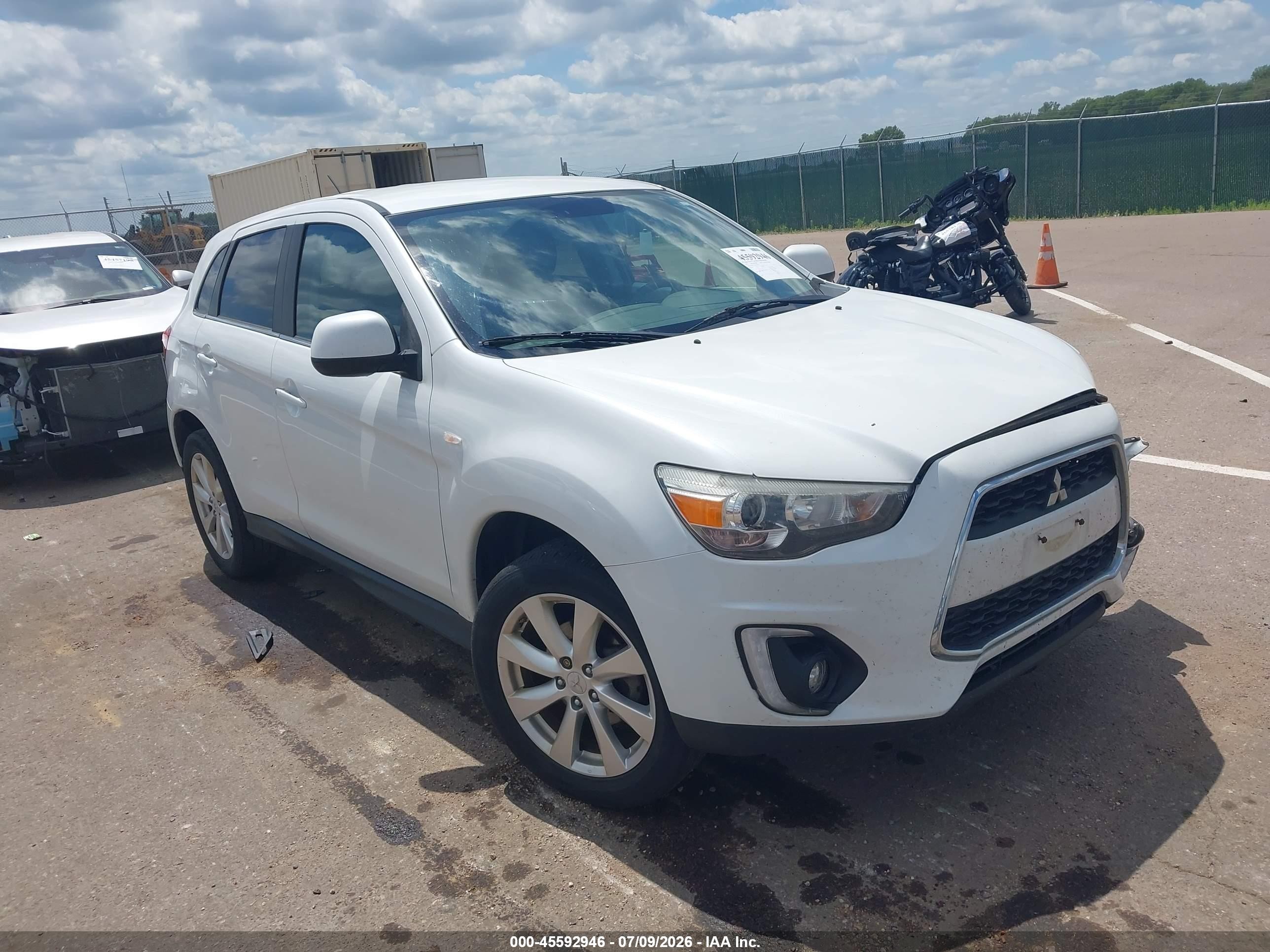 2015 Mitsubishi Outlander SE, VIN 4A4AR4AU4FE016192 — Front end