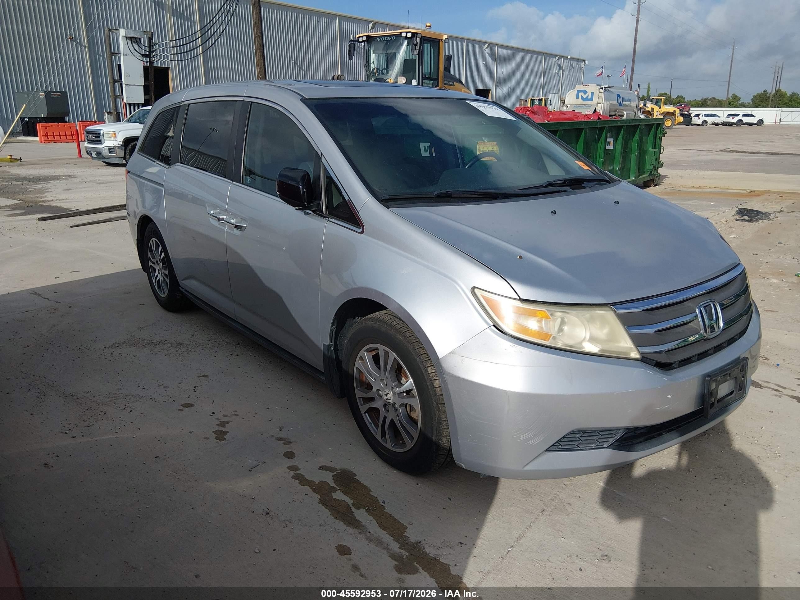 2012 Honda Odyssey EX-L, VIN 5FNRL5H69CB058201 — Front end