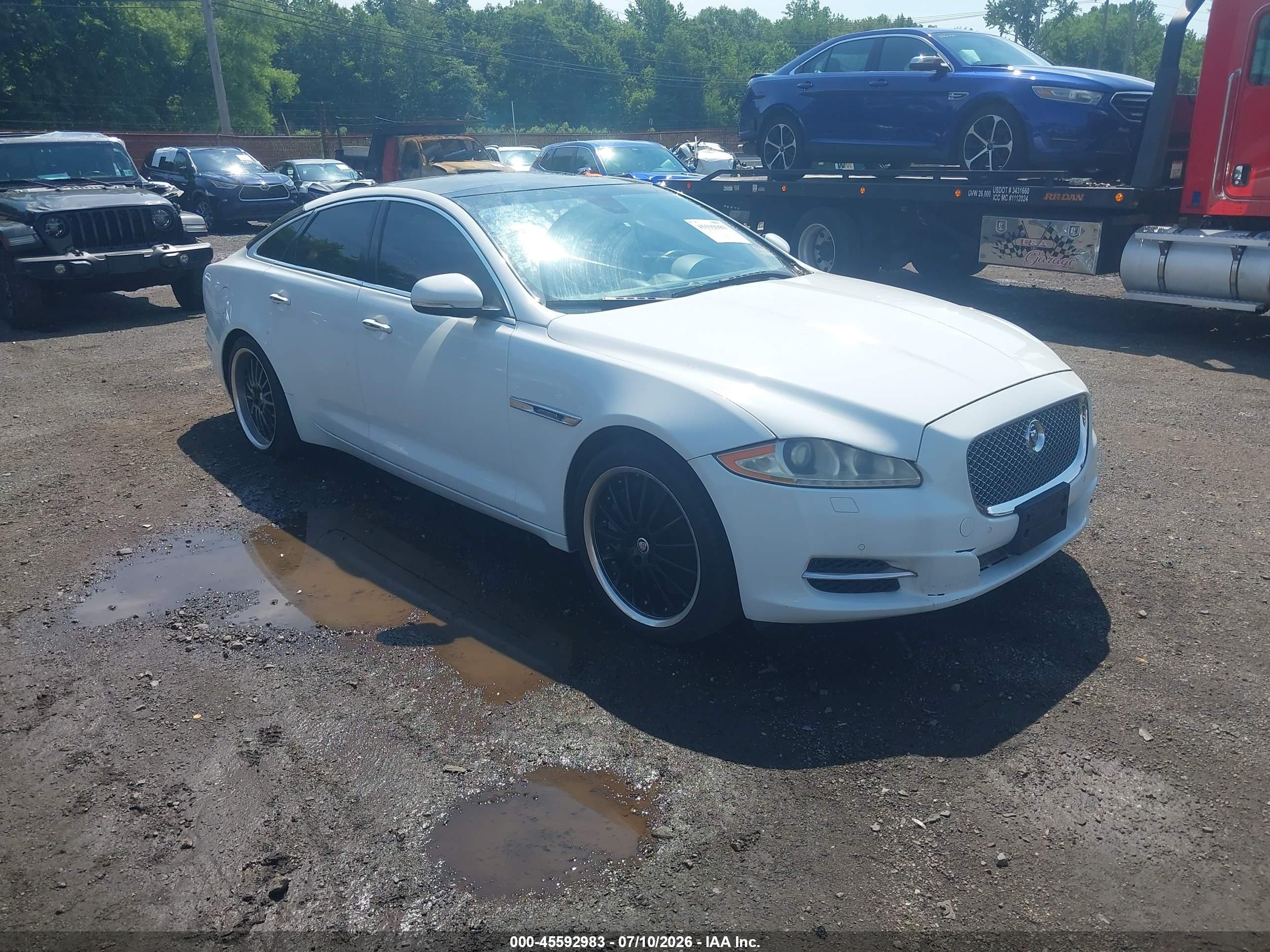 2011 Jaguar XJ Supercharged, VIN SAJWA1GEXBMV16992 — Roof