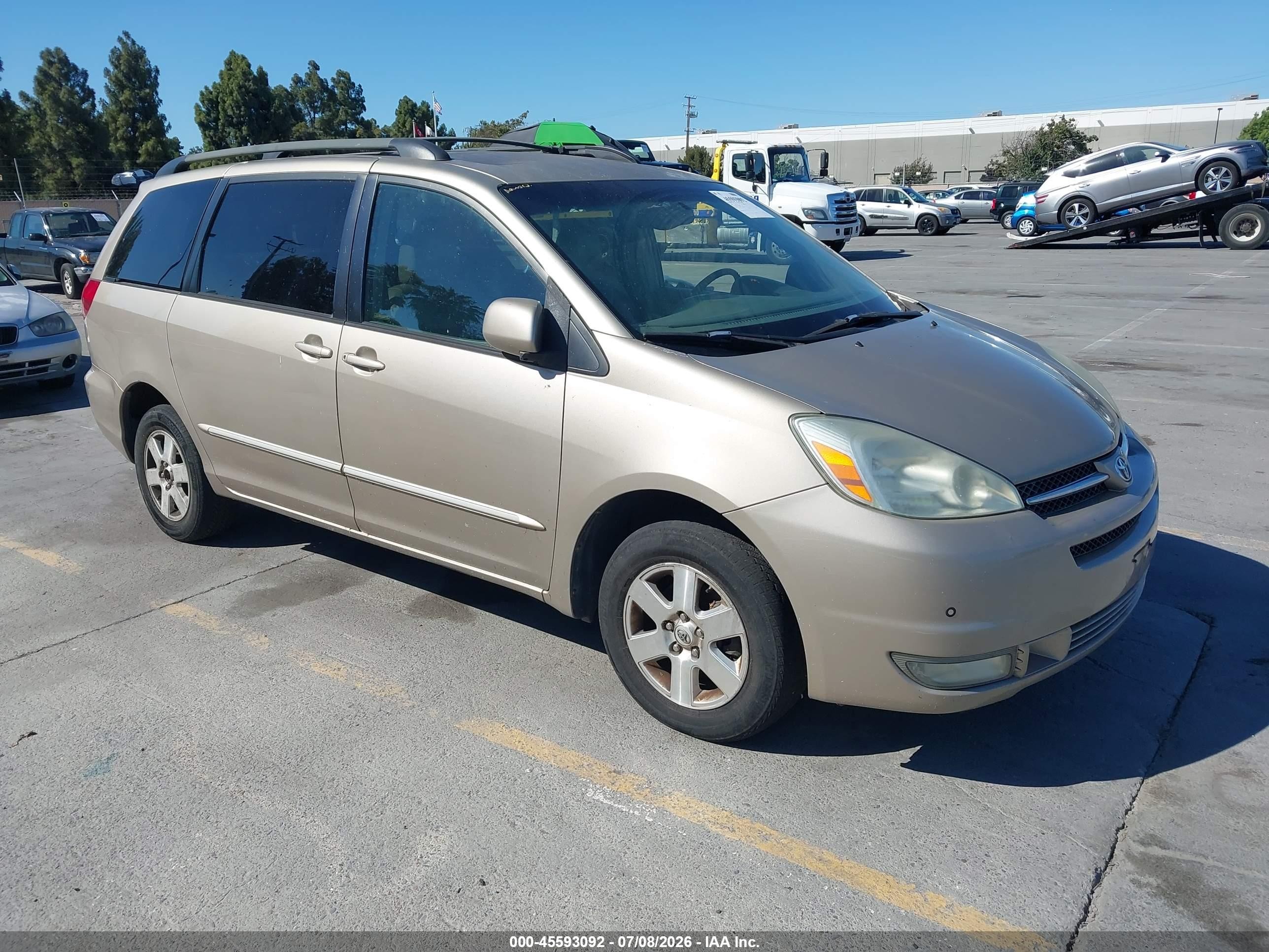 2005 Toyota Sienna XLE Limited, VIN 5TDBA22CX5S034928 — Normal wear