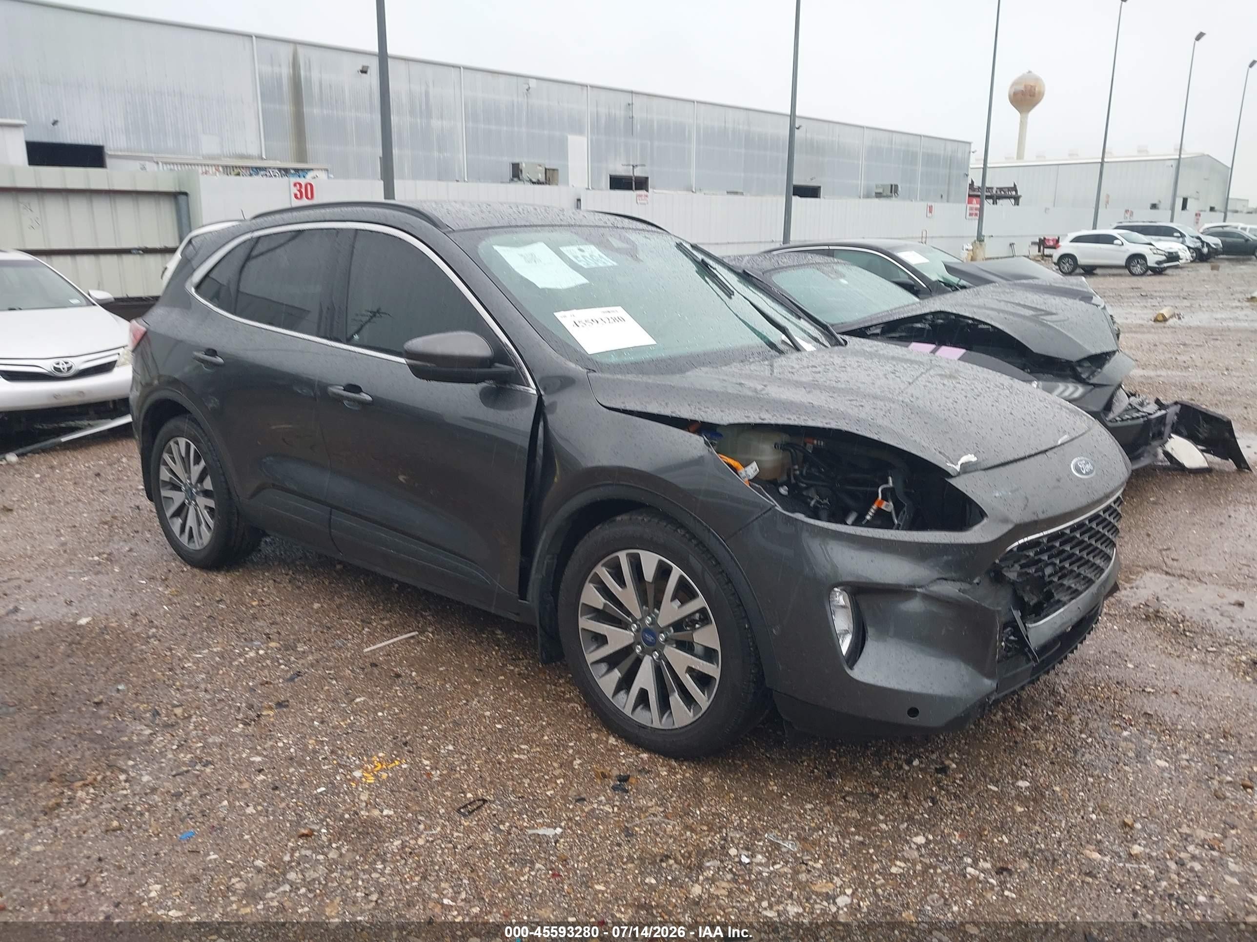2020 Ford Escape Titanium Hybrid, VIN 1FMCU0DZ4LUB02677 — Front end